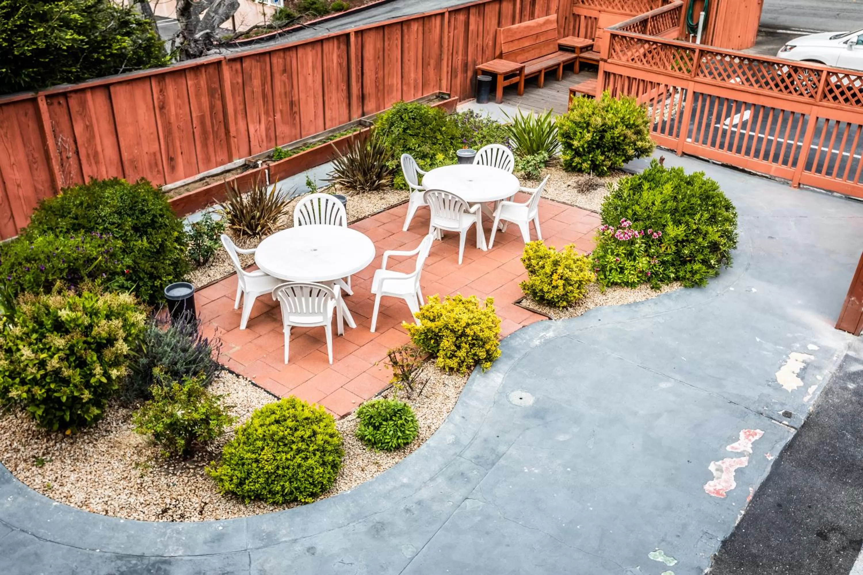 Garden view in Pelican Inn