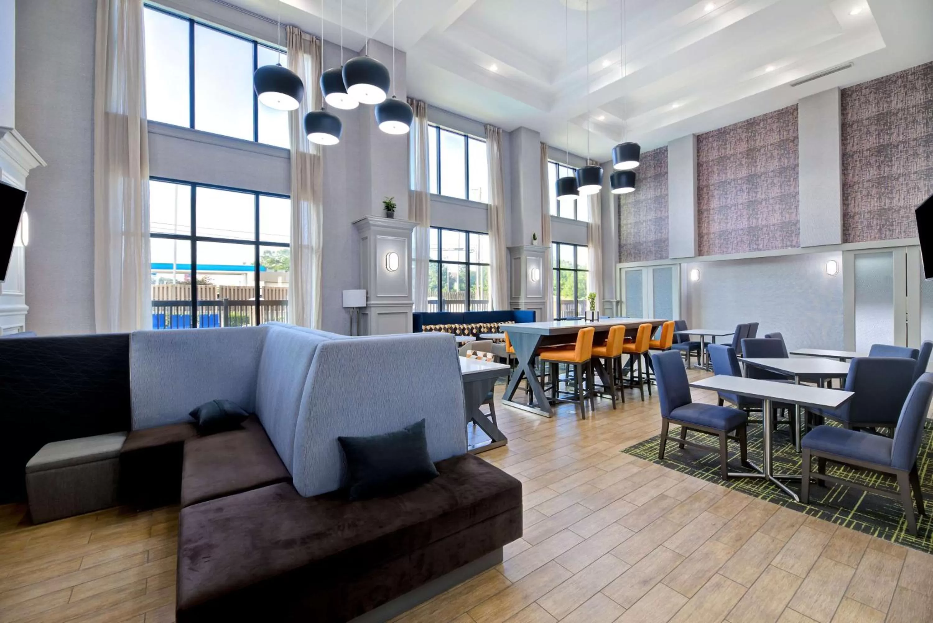 Breakfast in Hampton Inn & Suites Nacogdoches