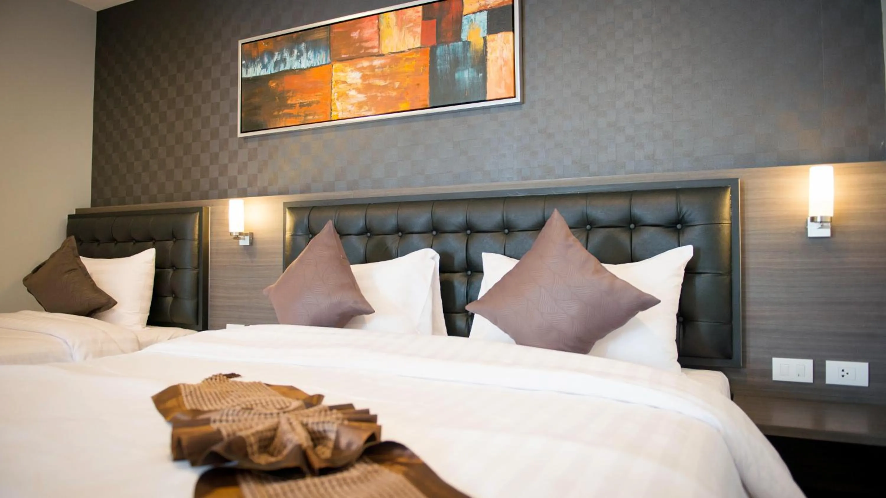 Bed in Picnic Hotel Bangkok - Rang Nam