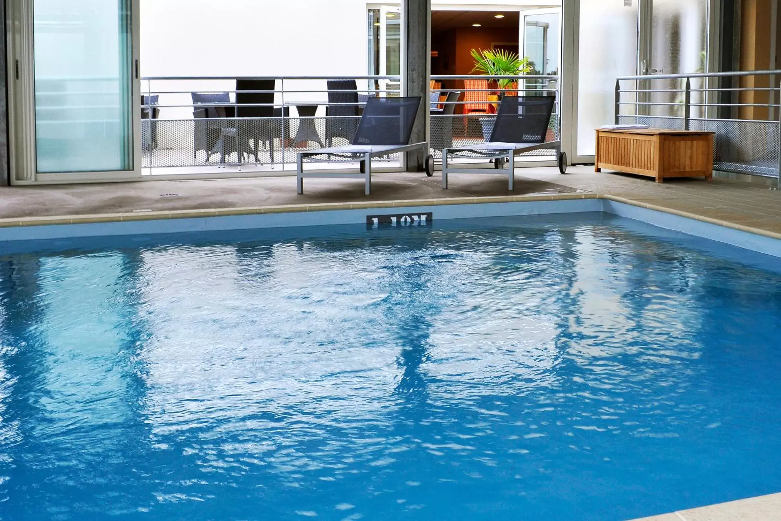 Swimming Pool in The Originals City, Hotel Otelinn, Caen (Inter-Hotel)
