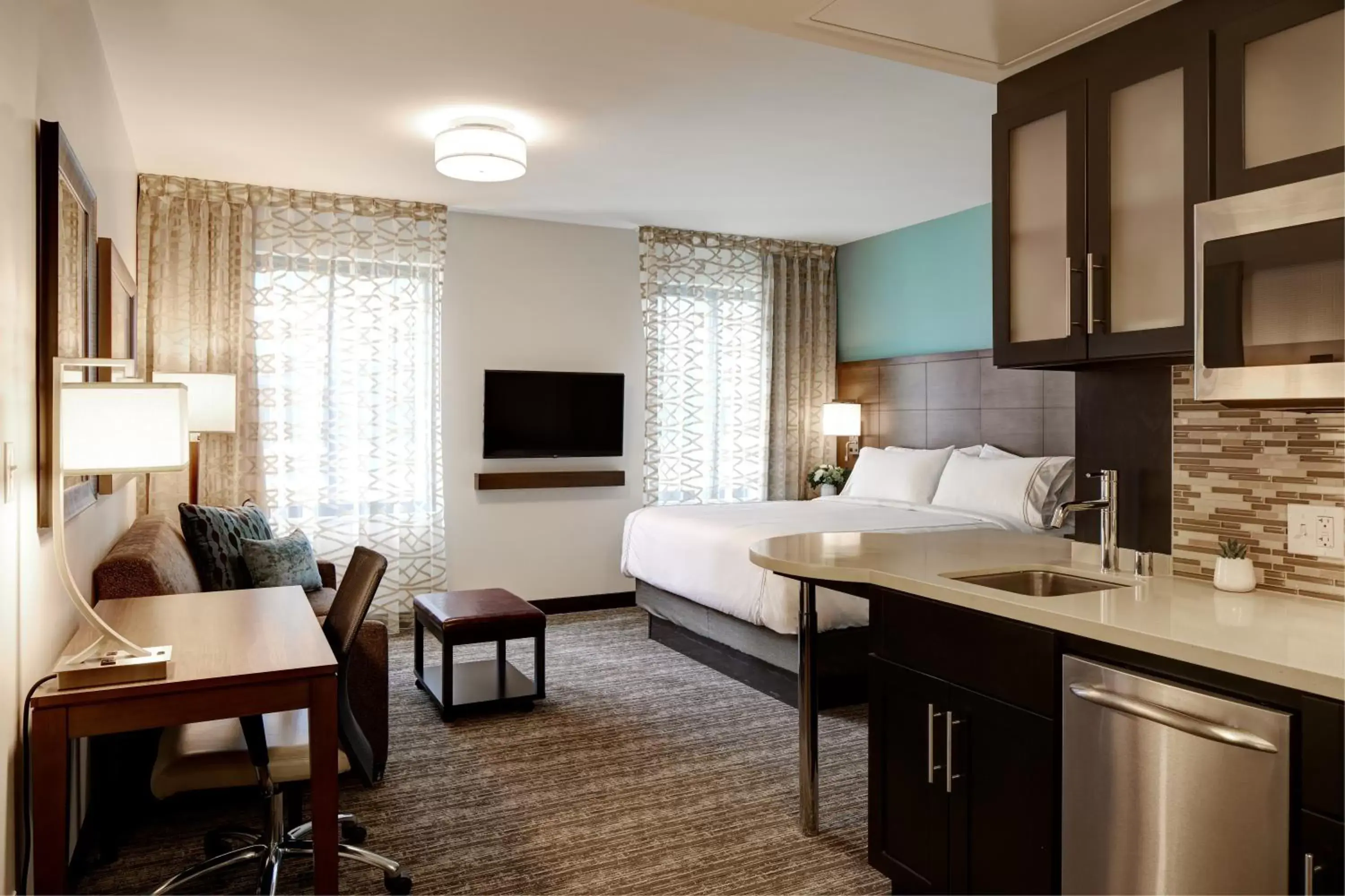 Photo of the whole room, Kitchen/Kitchenette in Staybridge Suites Seattle - South Lake Union, an IHG Hotel