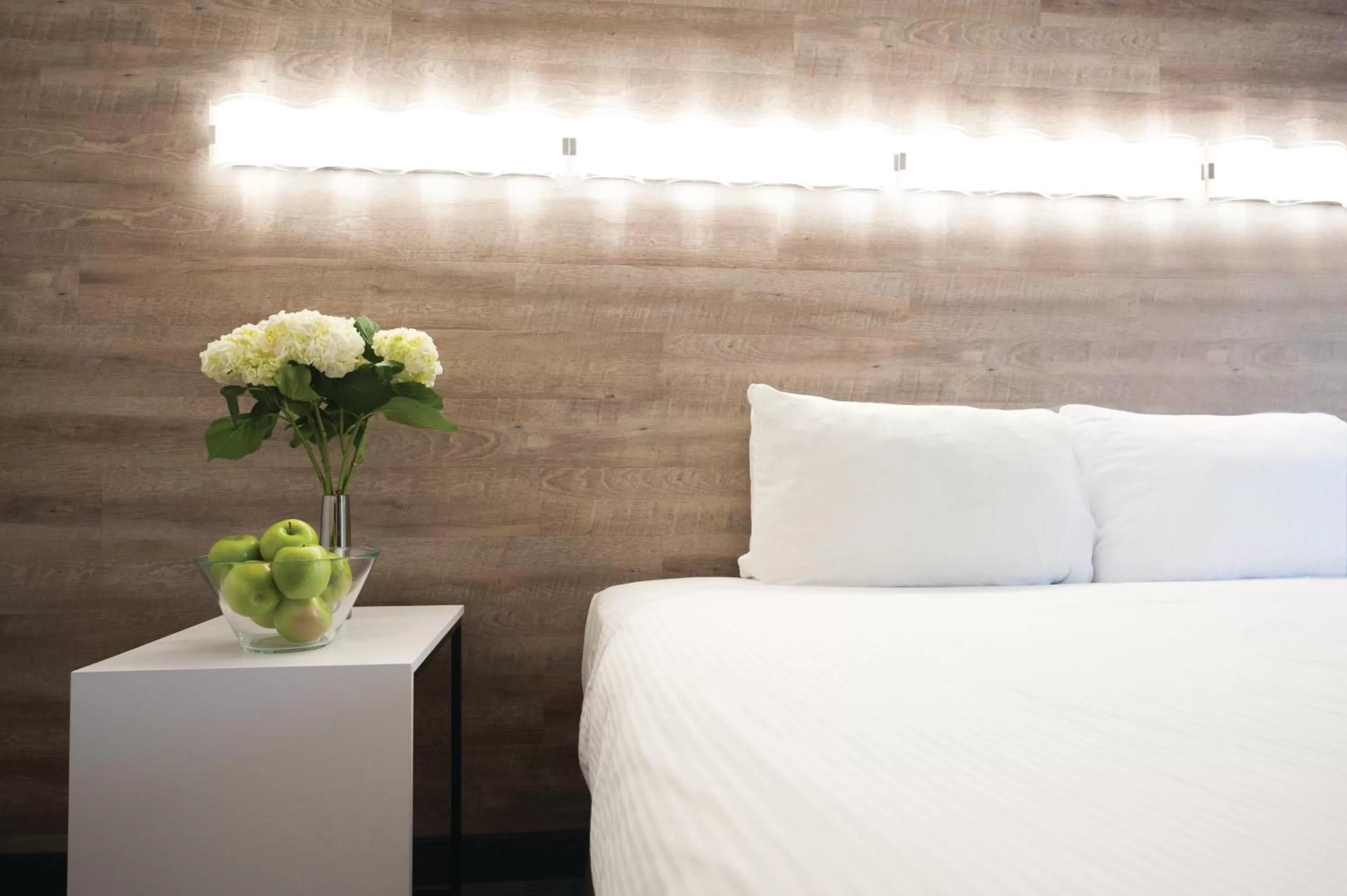 Bedroom, Bed in Elk + Avenue Hotel