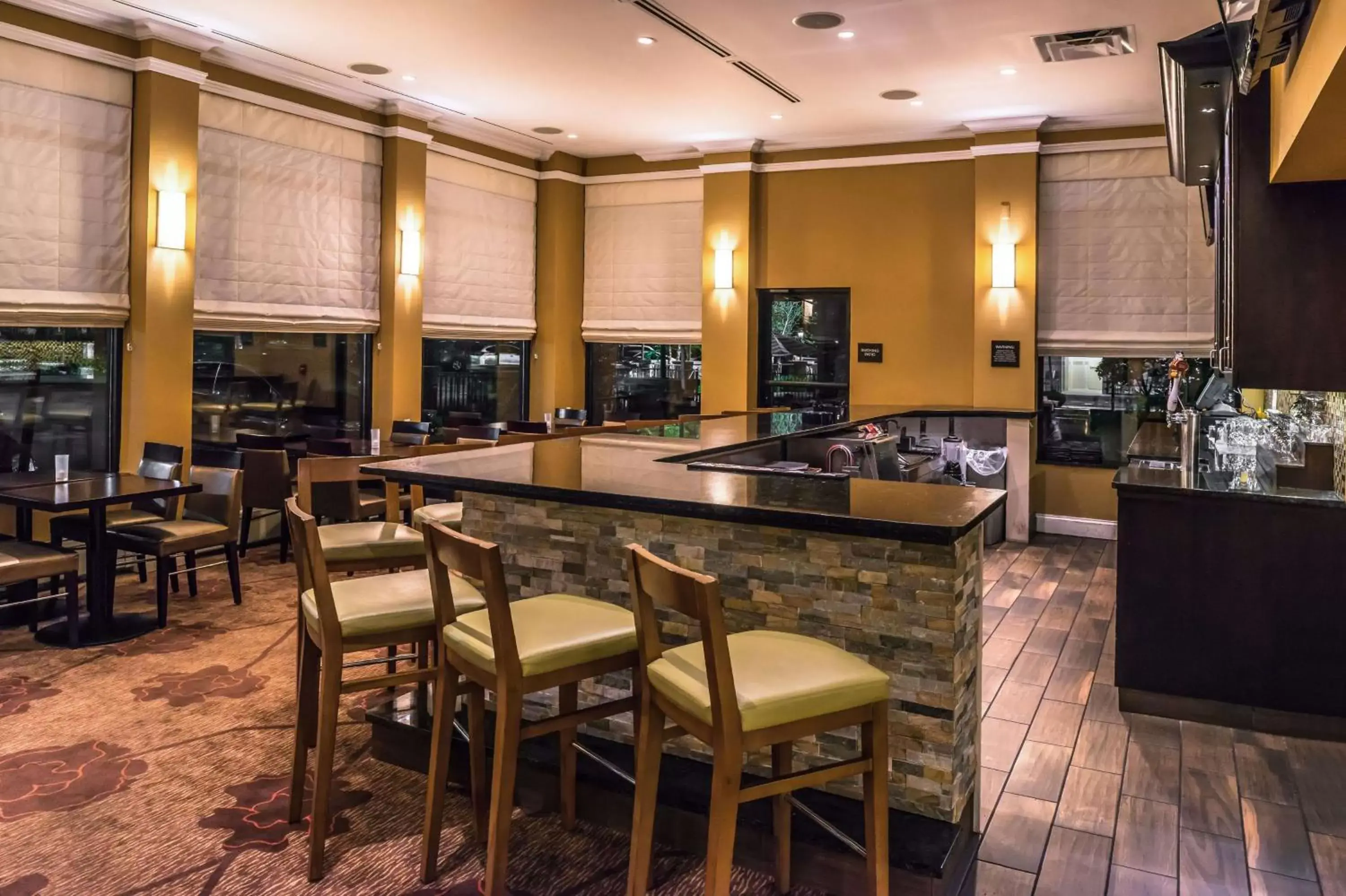 Lounge or bar, Restaurant/Places to Eat in Hilton Garden Inn Detroit Southfield