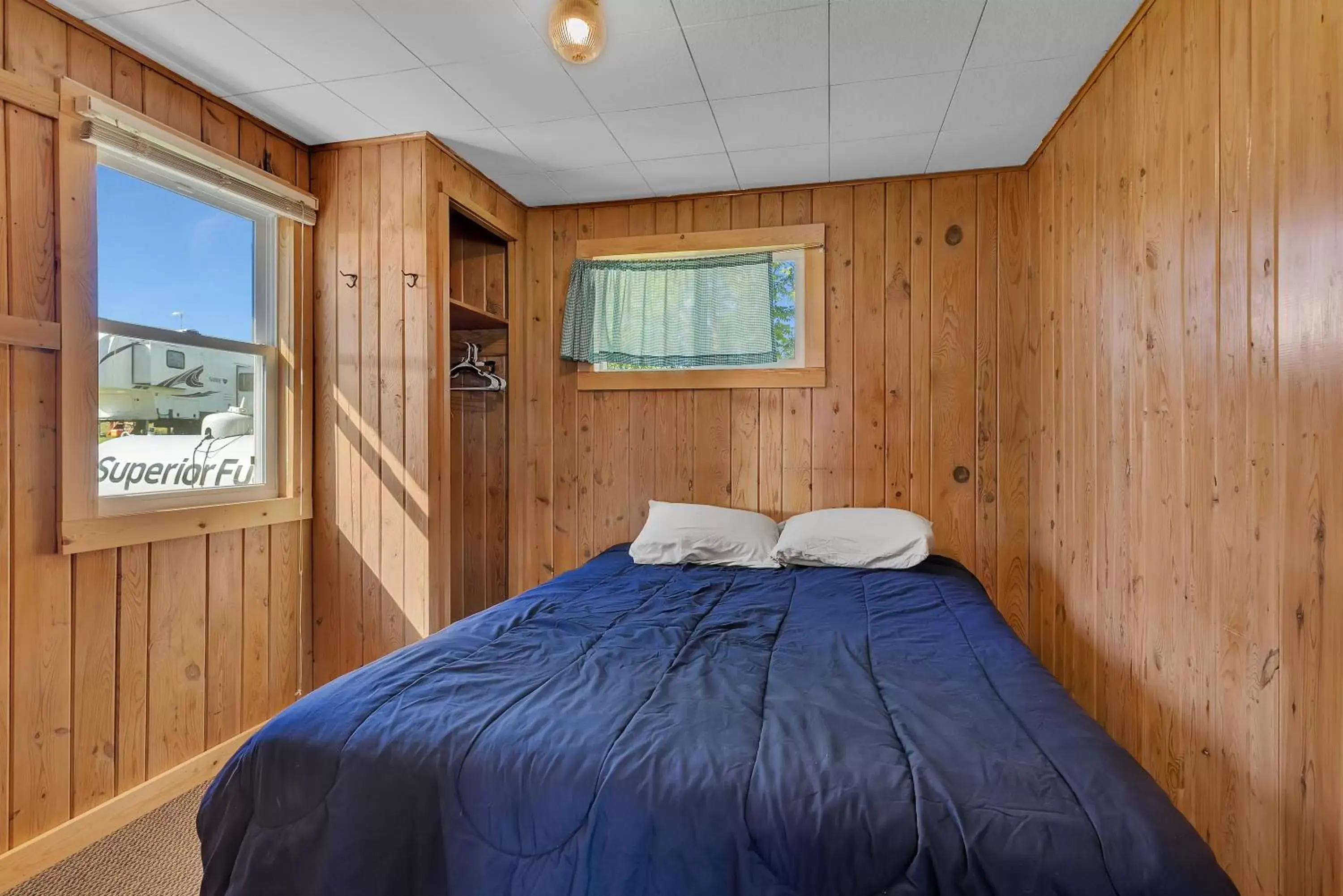 Bedroom, Bed in Blue Moon Resort & Motel