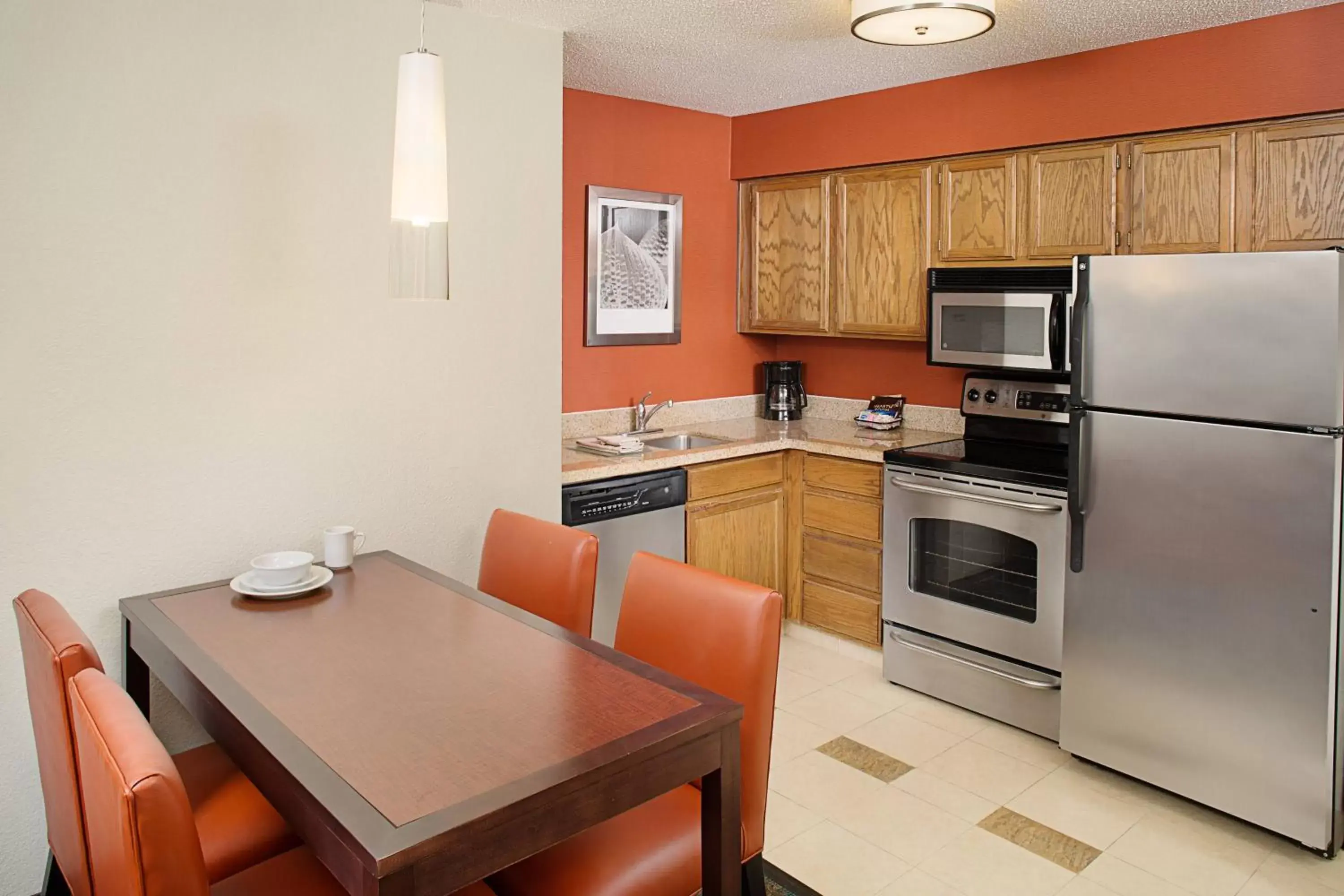 Bedroom, Kitchen/Kitchenette in Residence Inn Chicago O'Hare