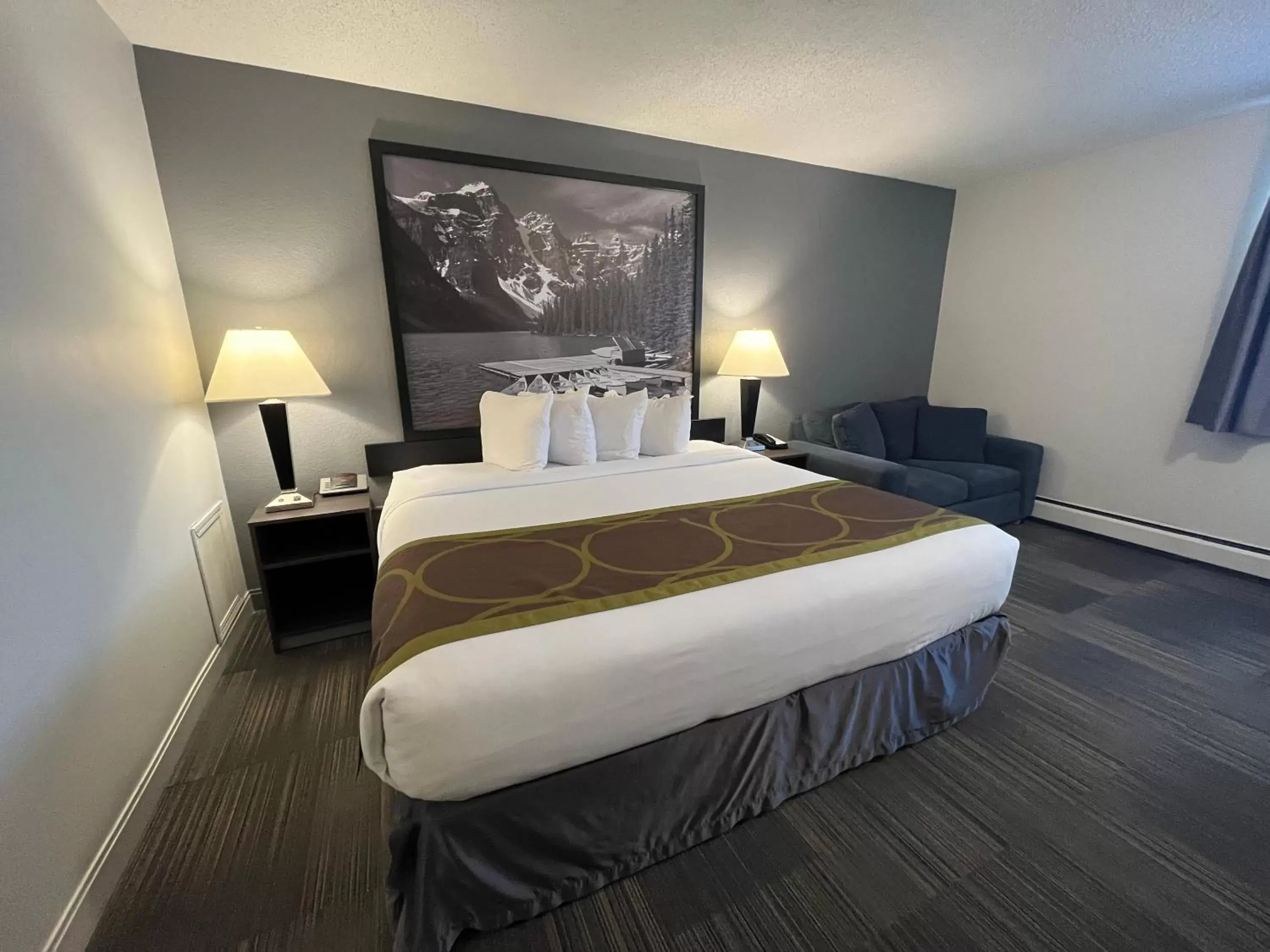 Bed in Super 8 by Wyndham Macleod Trail Calgary