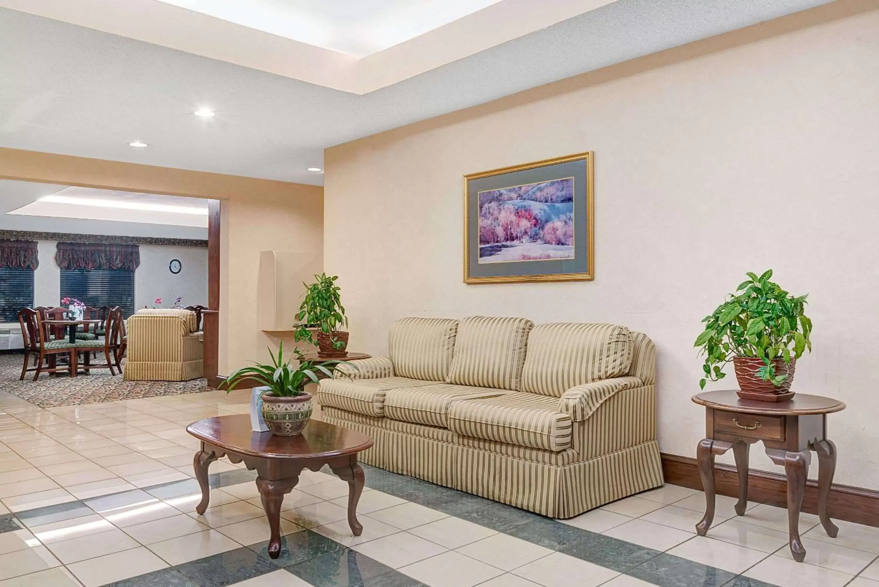 Lobby or reception, Seating Area in Days Inn by Wyndham Burlington East