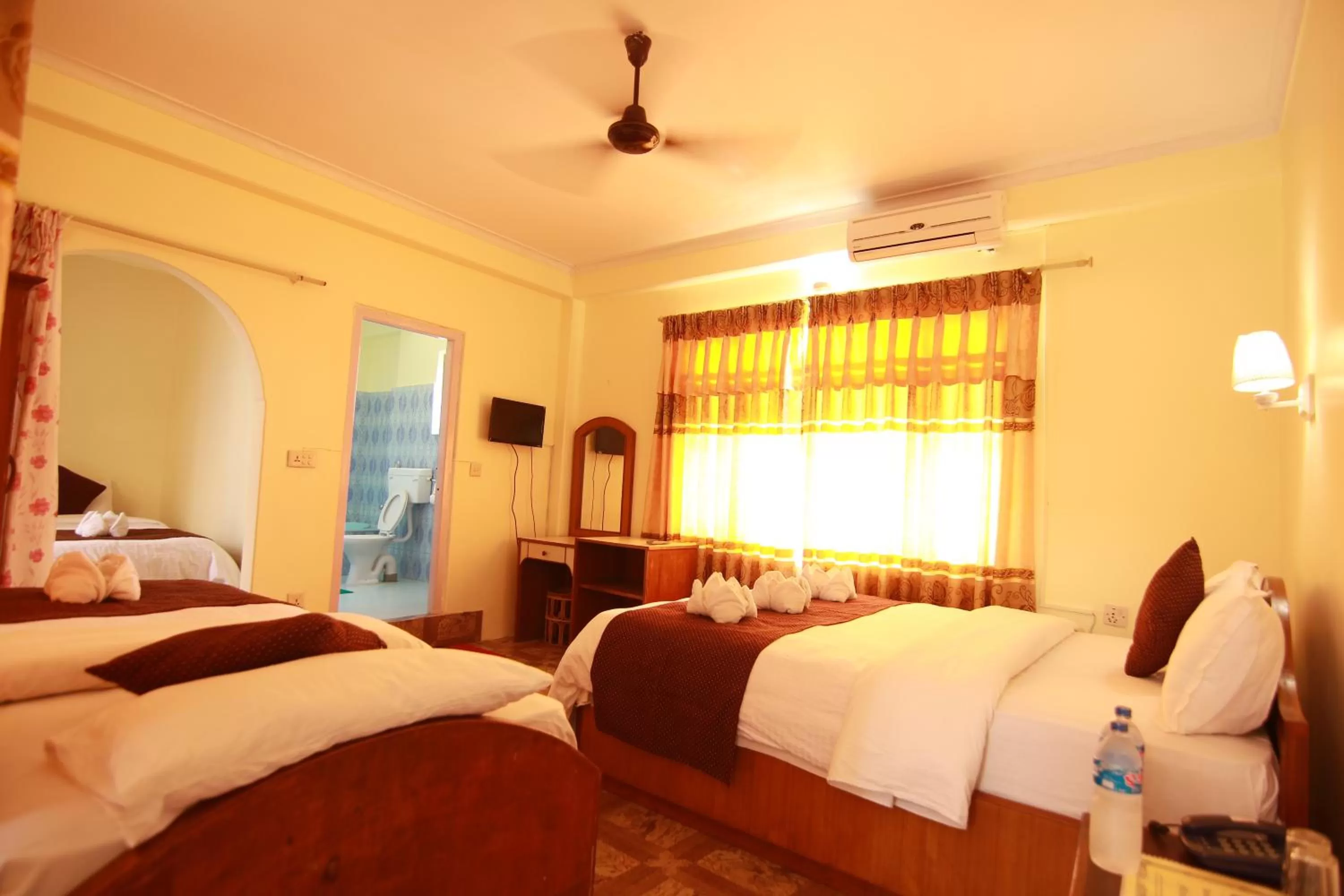 Bedroom, Bed in Hotel Himalayan Inn