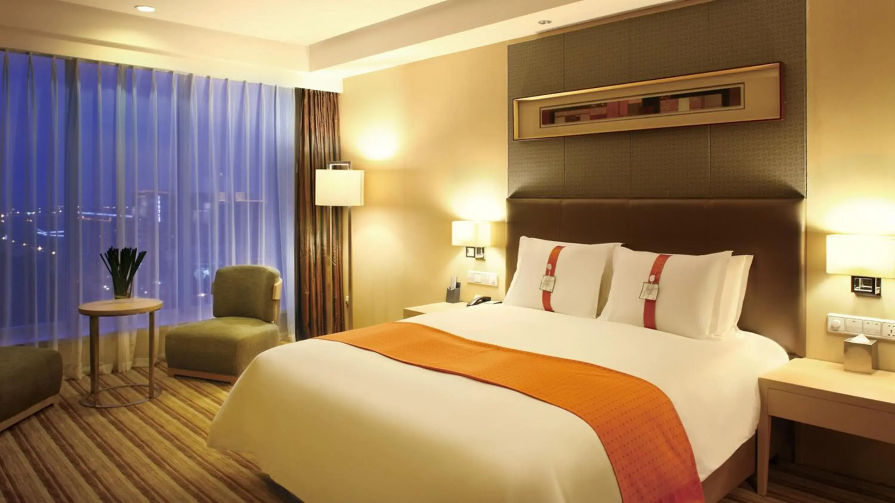 Photo of the whole room, Bed in Qingdao Parkview Holiday Hotel