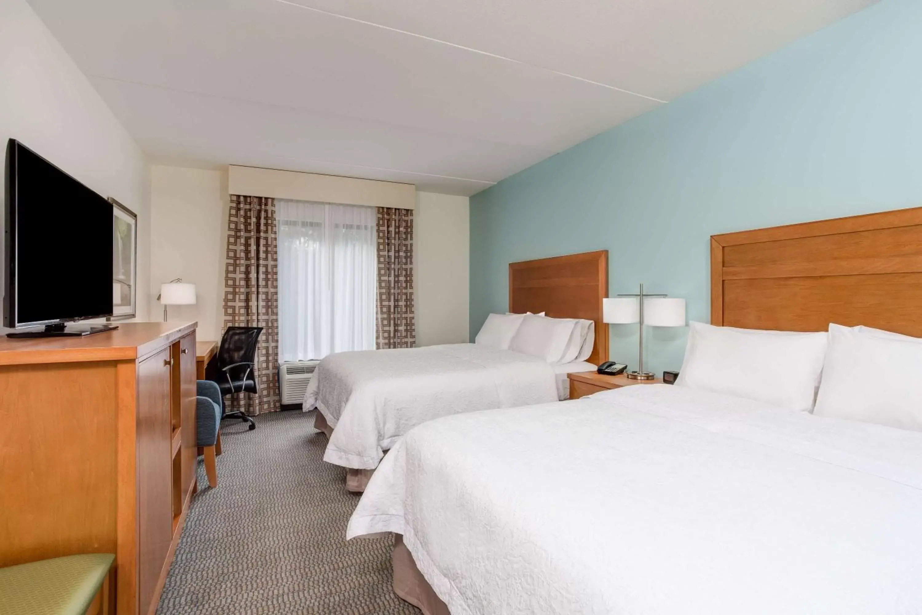 Bed in Hampton Inn & Suites Manchester, TN