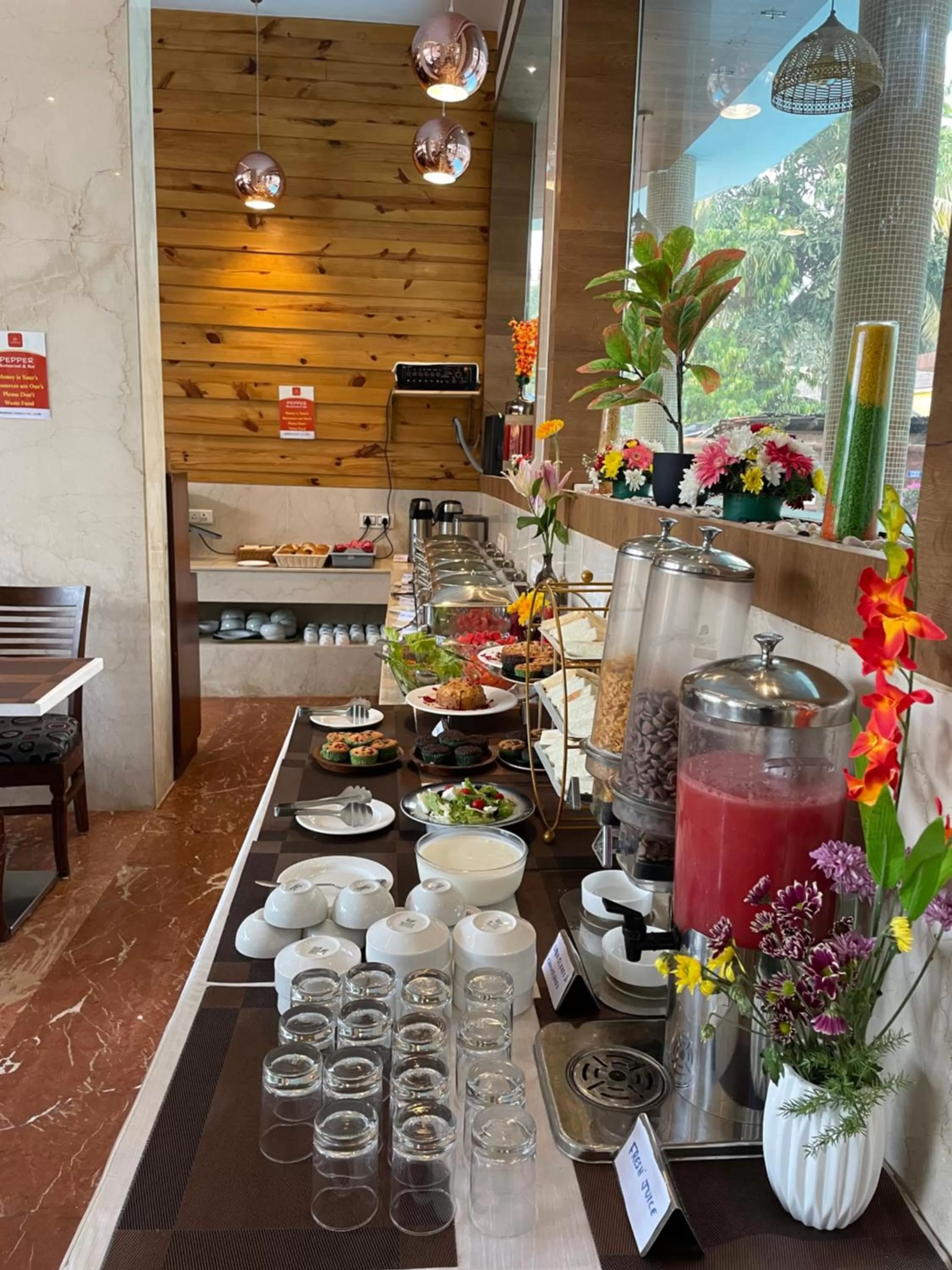 Breakfast in Le Seasons Resort