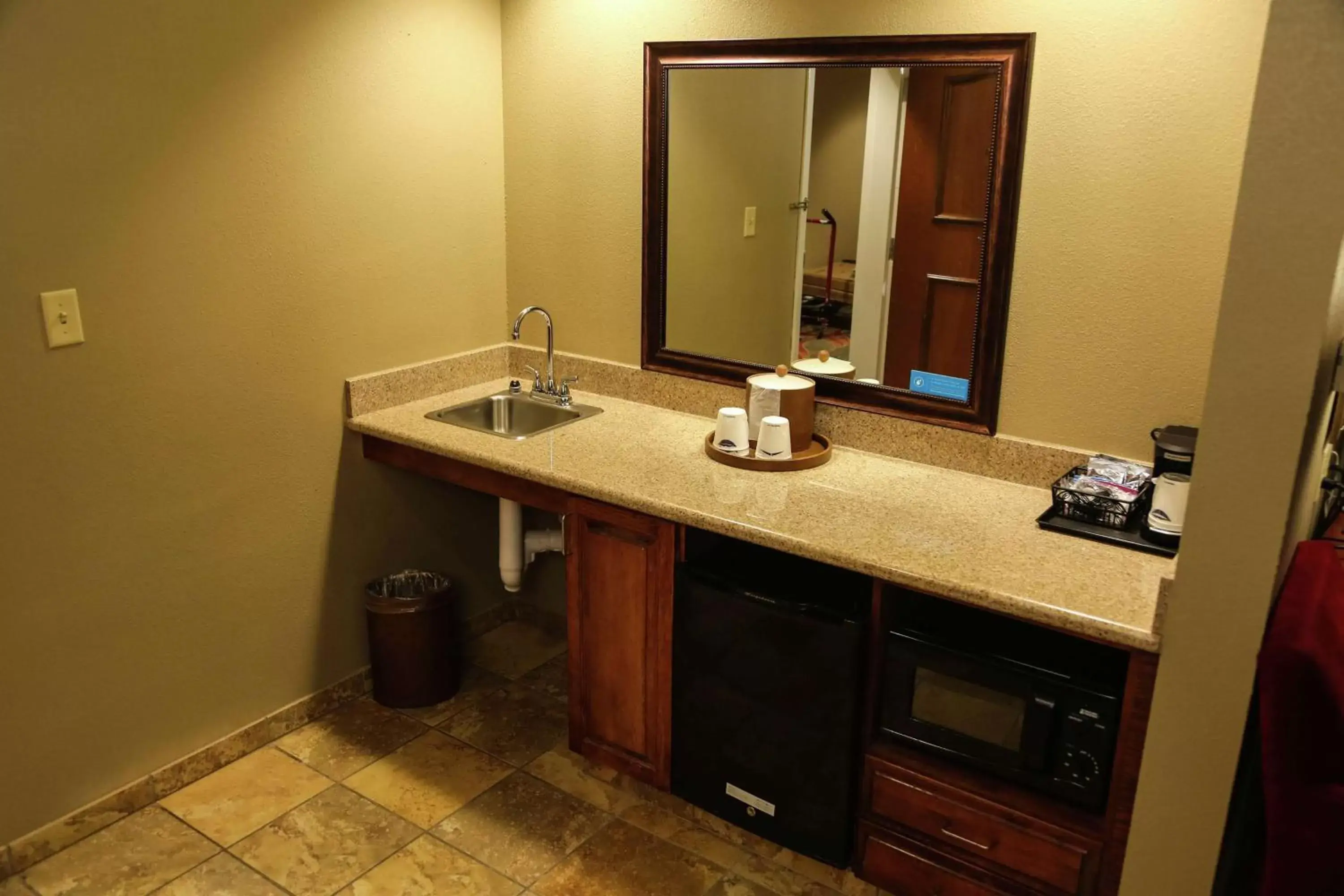 Photo of the whole room, Bathroom in Hampton Inn & Suites McComb