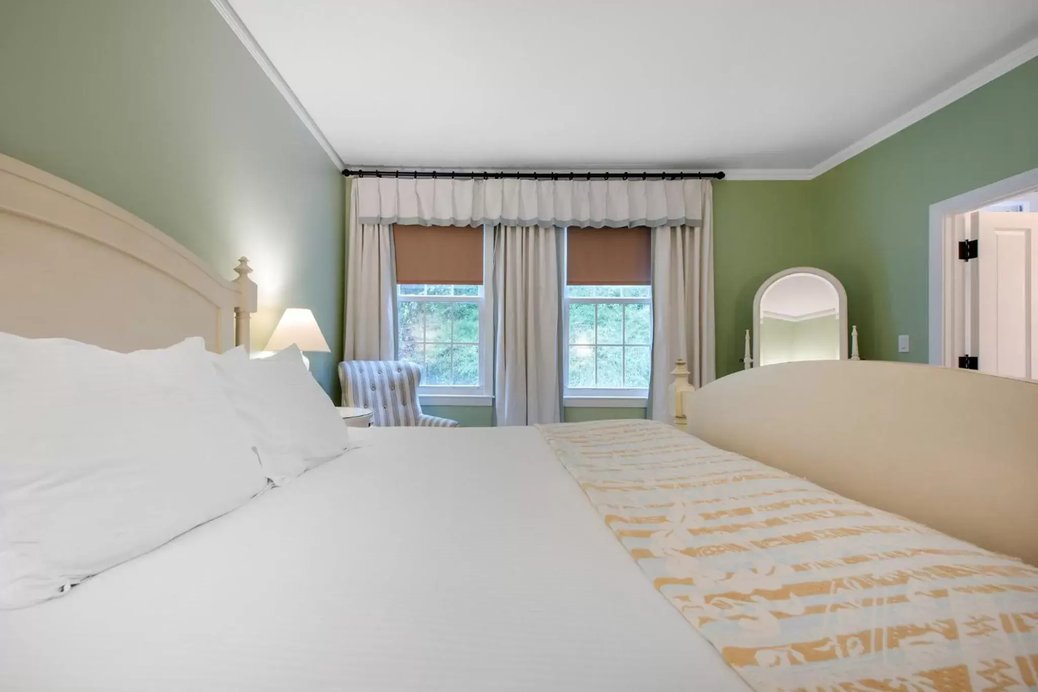 Photo of the whole room, Bed in Omni Bedford Springs Resort