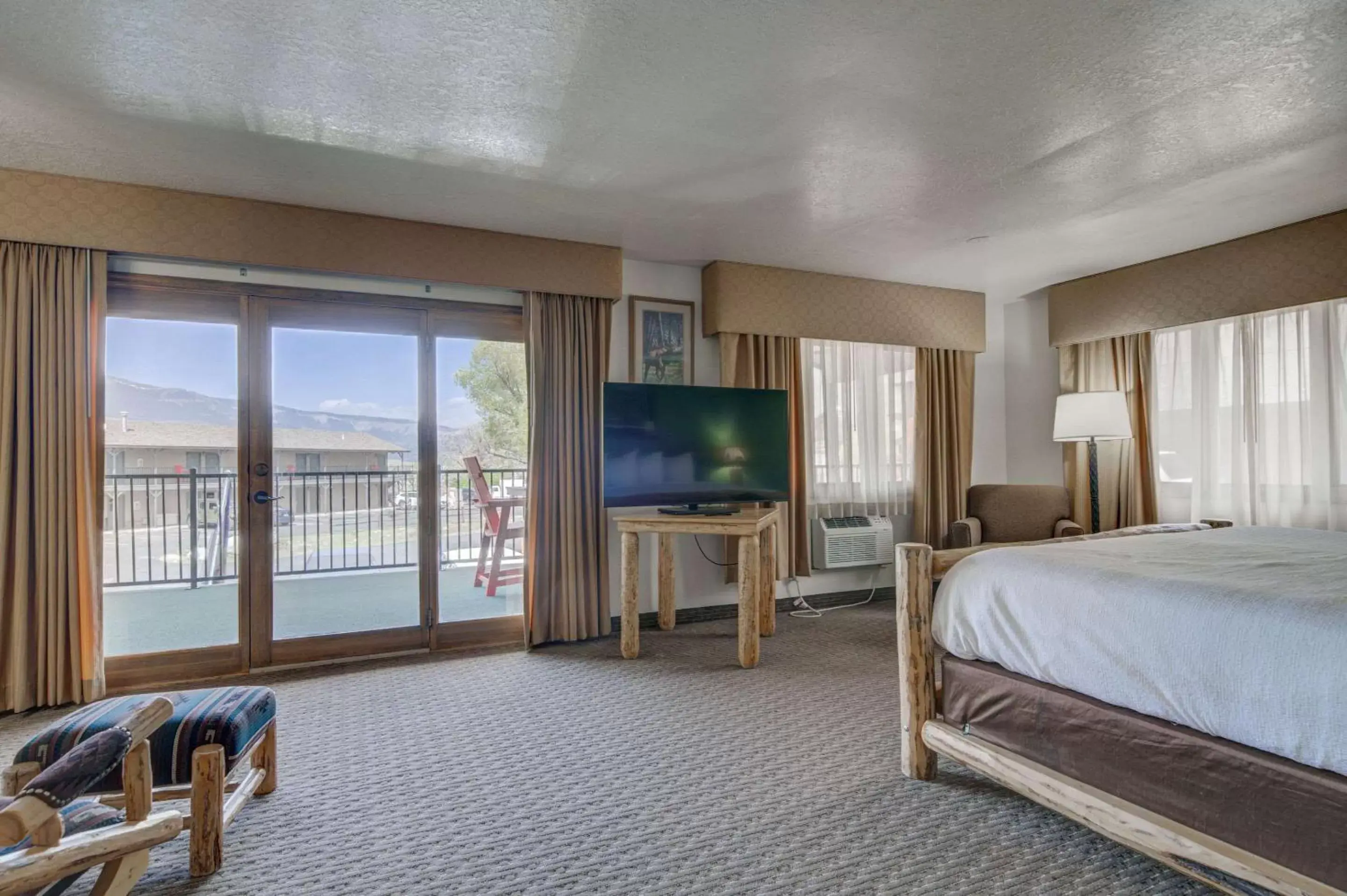 Bedroom in The Ridgeline Hotel at Yellowstone, Ascend Hotel Collection