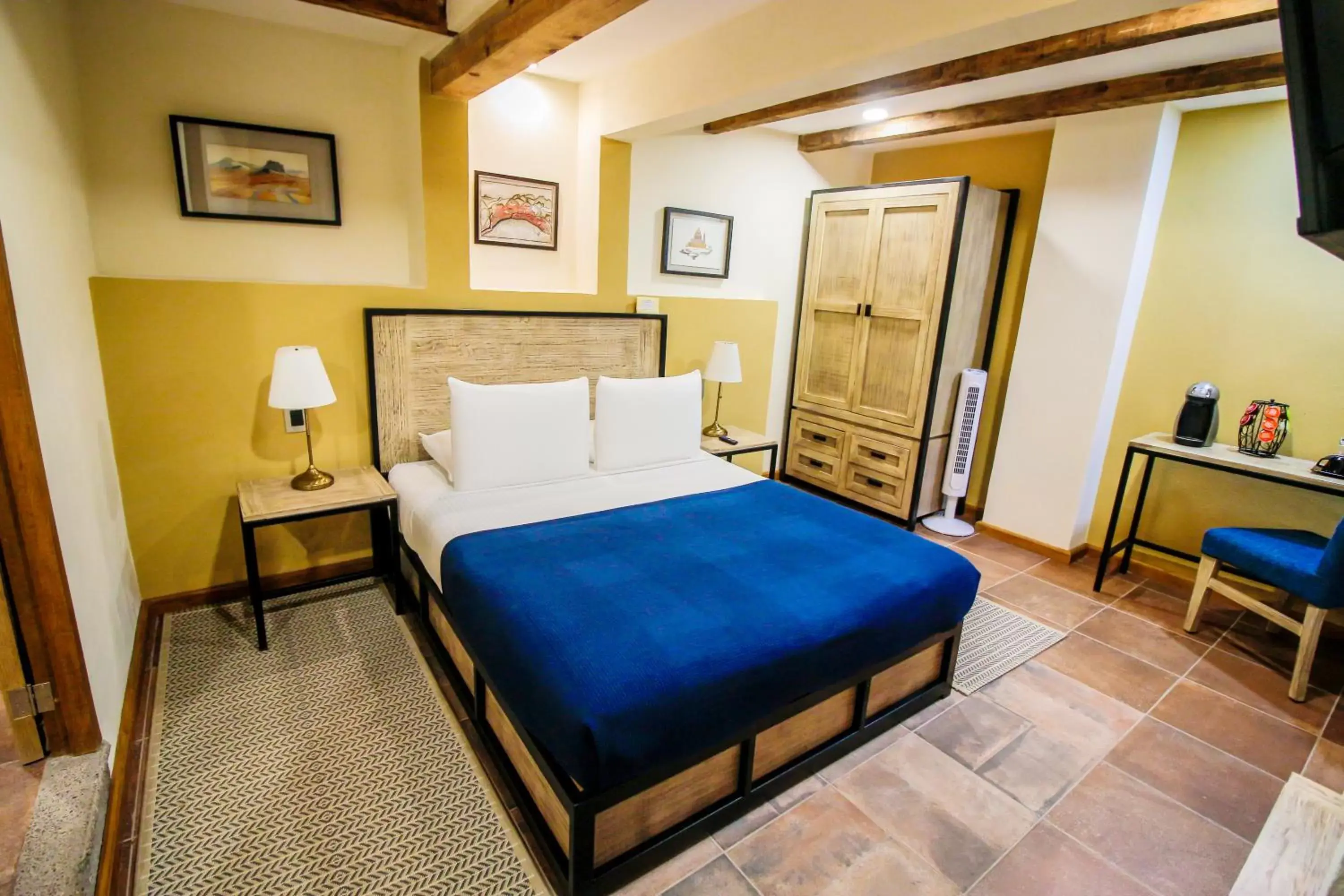 Photo of the whole room, Bed in Hotel La Notaría