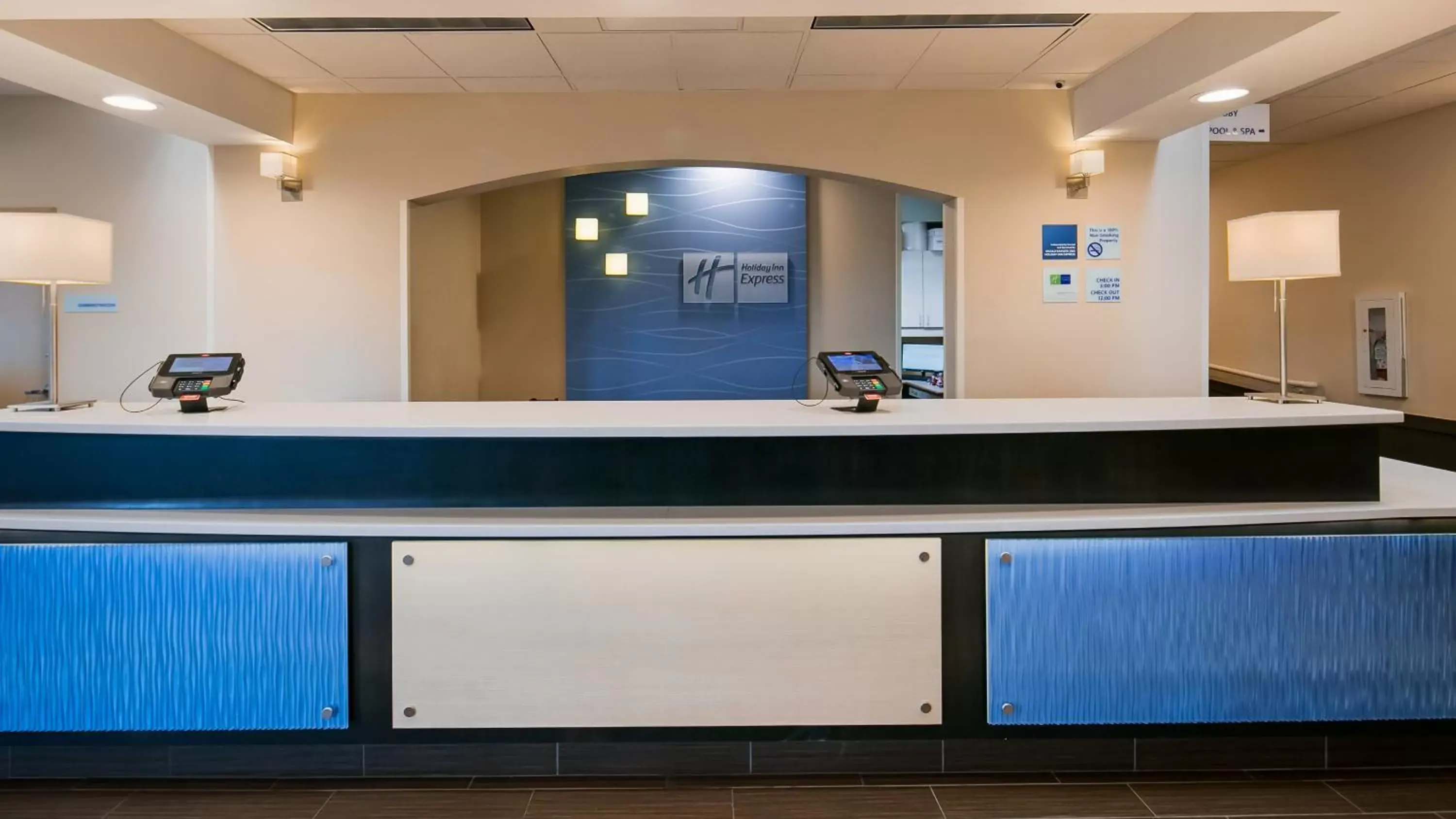 Property building, Lobby/Reception in Holiday Inn Express Bellingham, an IHG Hotel