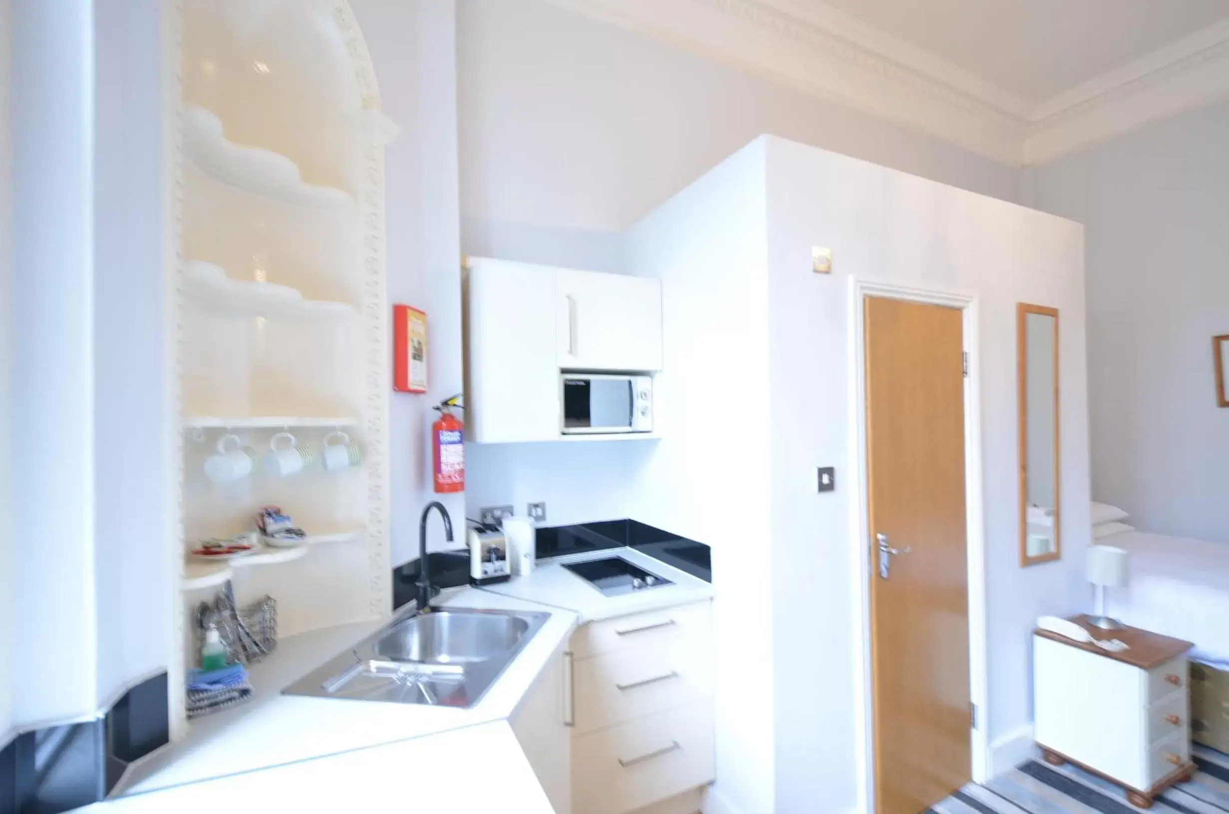 Bedroom, Kitchen/Kitchenette in Amber Residence Aparthotel