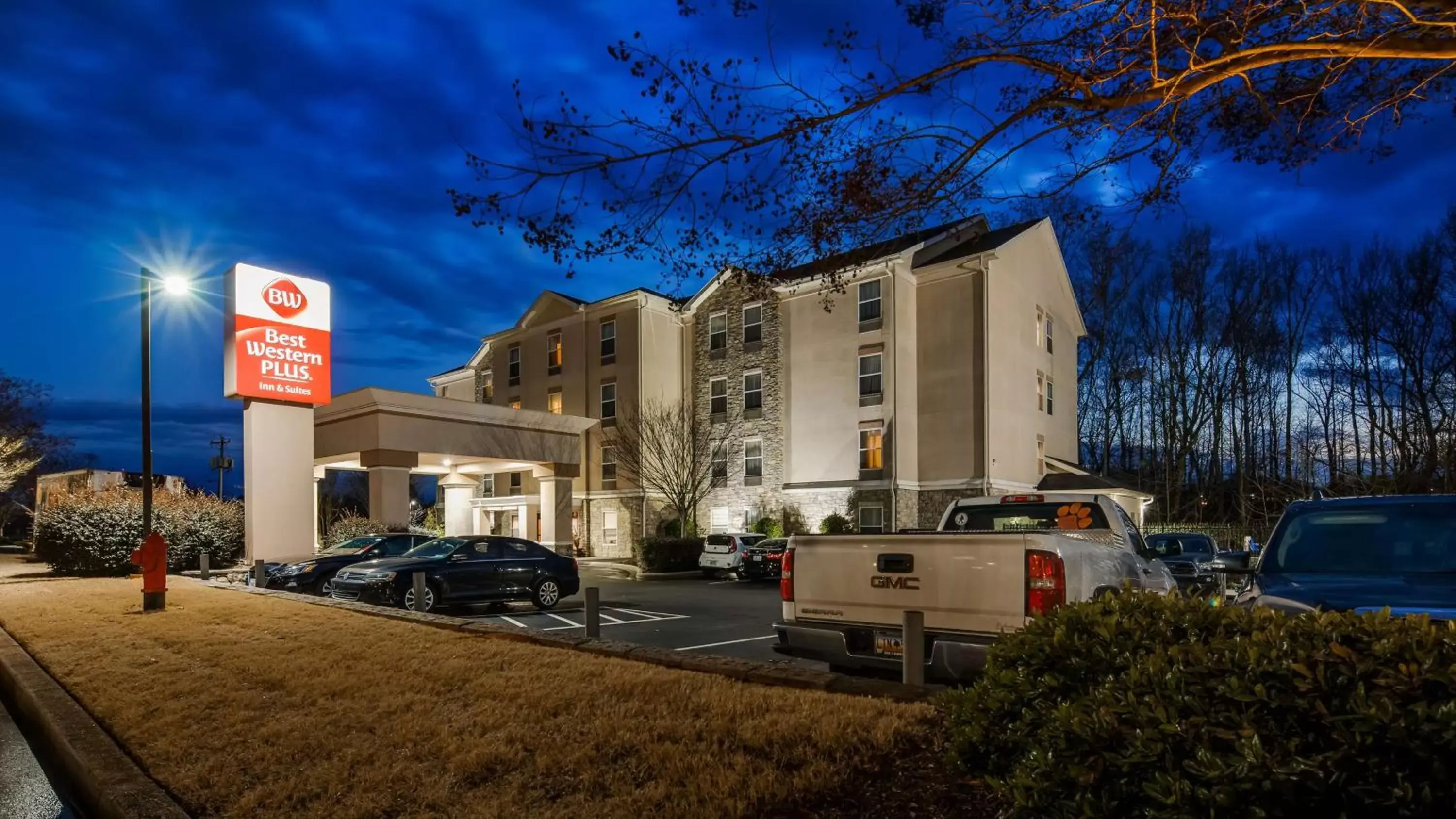 Property building in Best Western Plus Greenville South