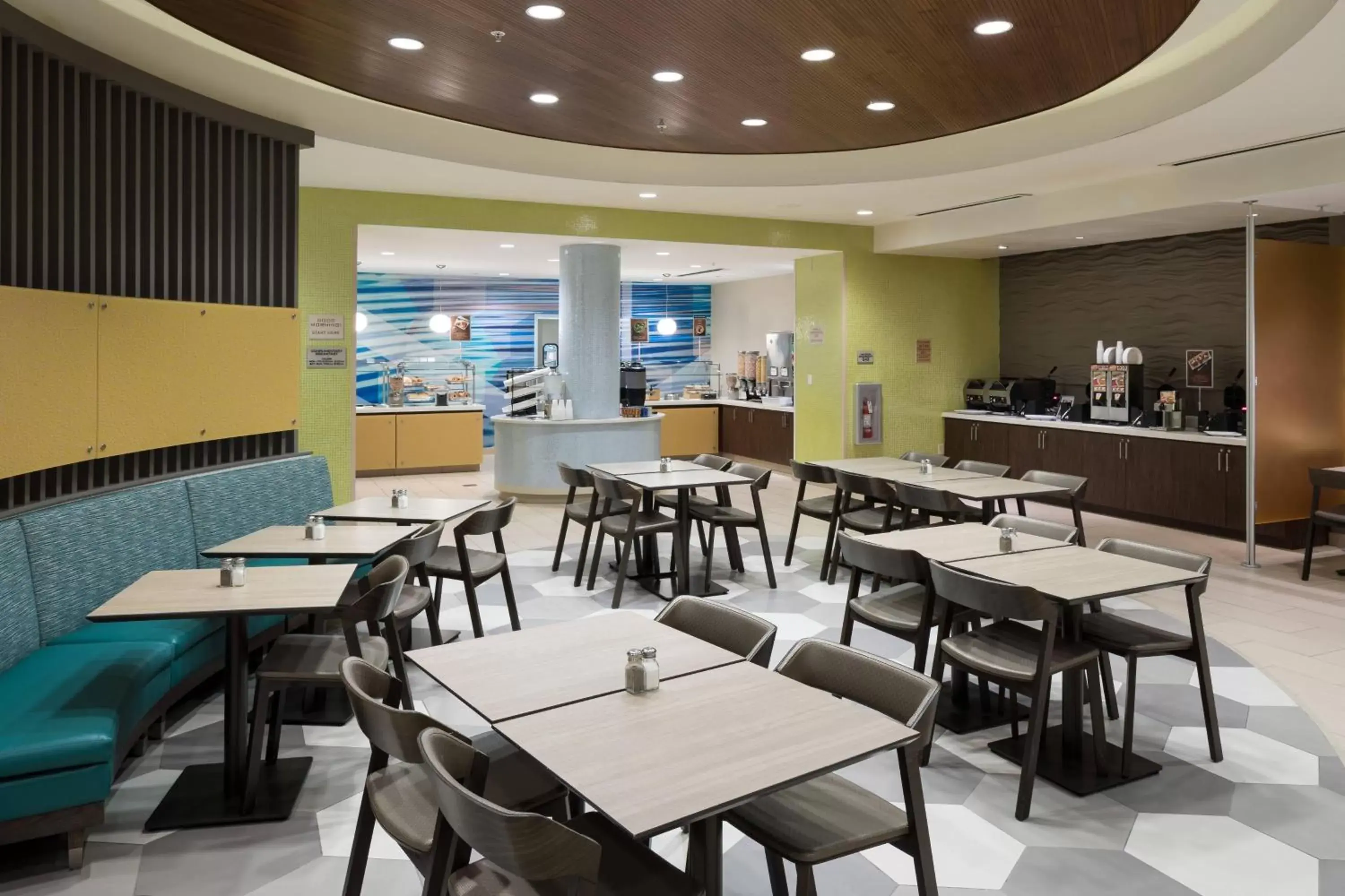 Breakfast, Restaurant/Places to Eat in SpringHill Suites by Marriott Orlando at SeaWorld