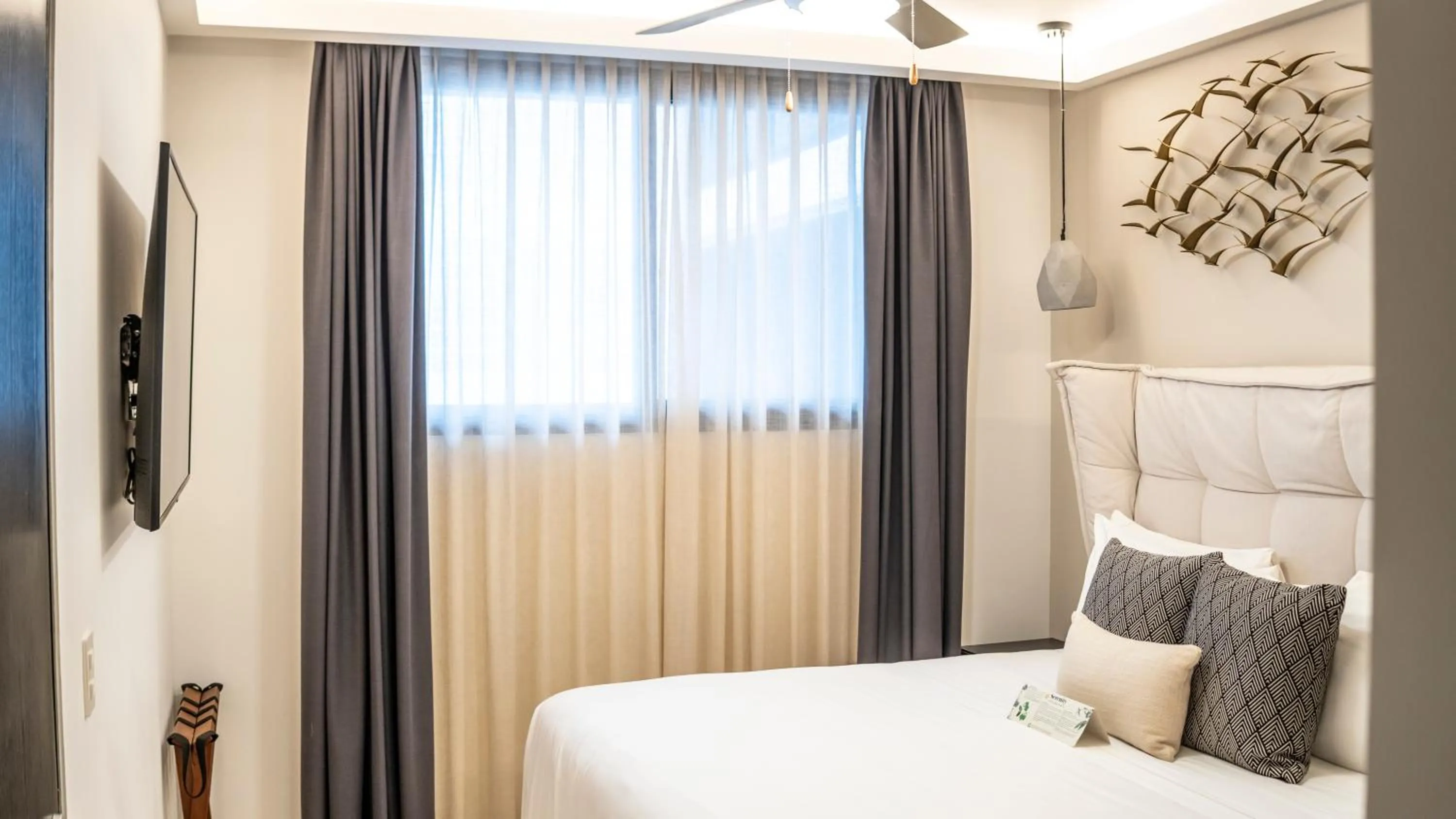 Photo of the whole room, Bed in Serenity Hotel Boutique By Alsol