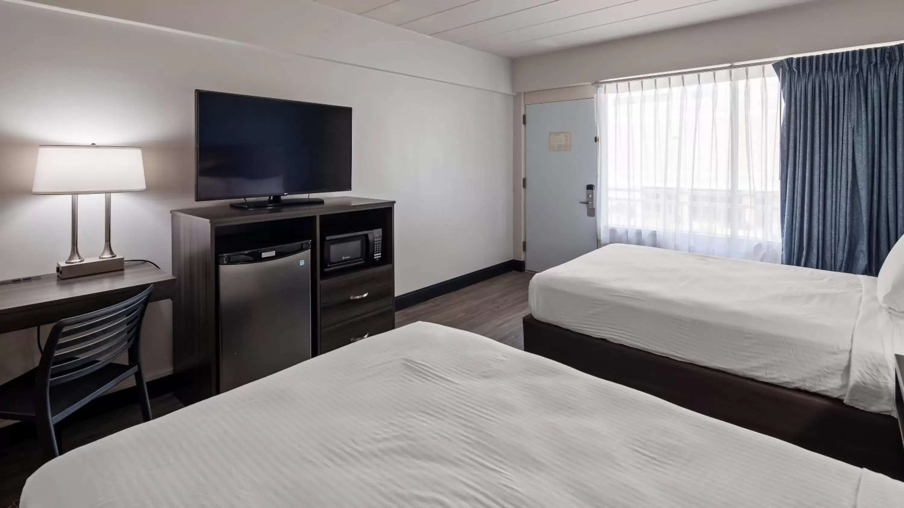 Bedroom, Bed in SureStay Hotel by Best Western Virginia Beach Royal Clipper