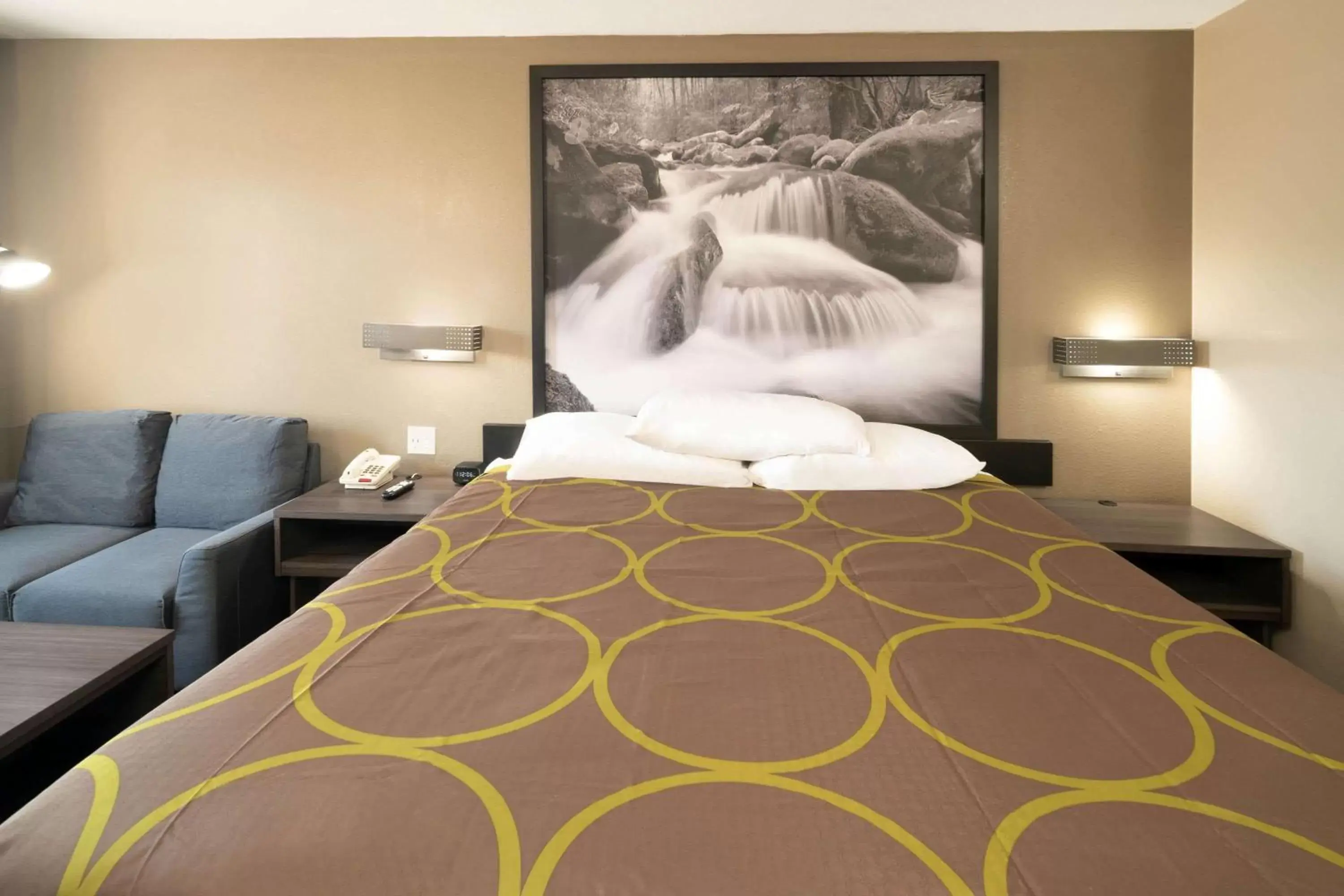 Photo of the whole room, Bed in Super 8 by Wyndham Cleveland Photo of the whole room, Bed in Super 8 by Wyndham Cleveland