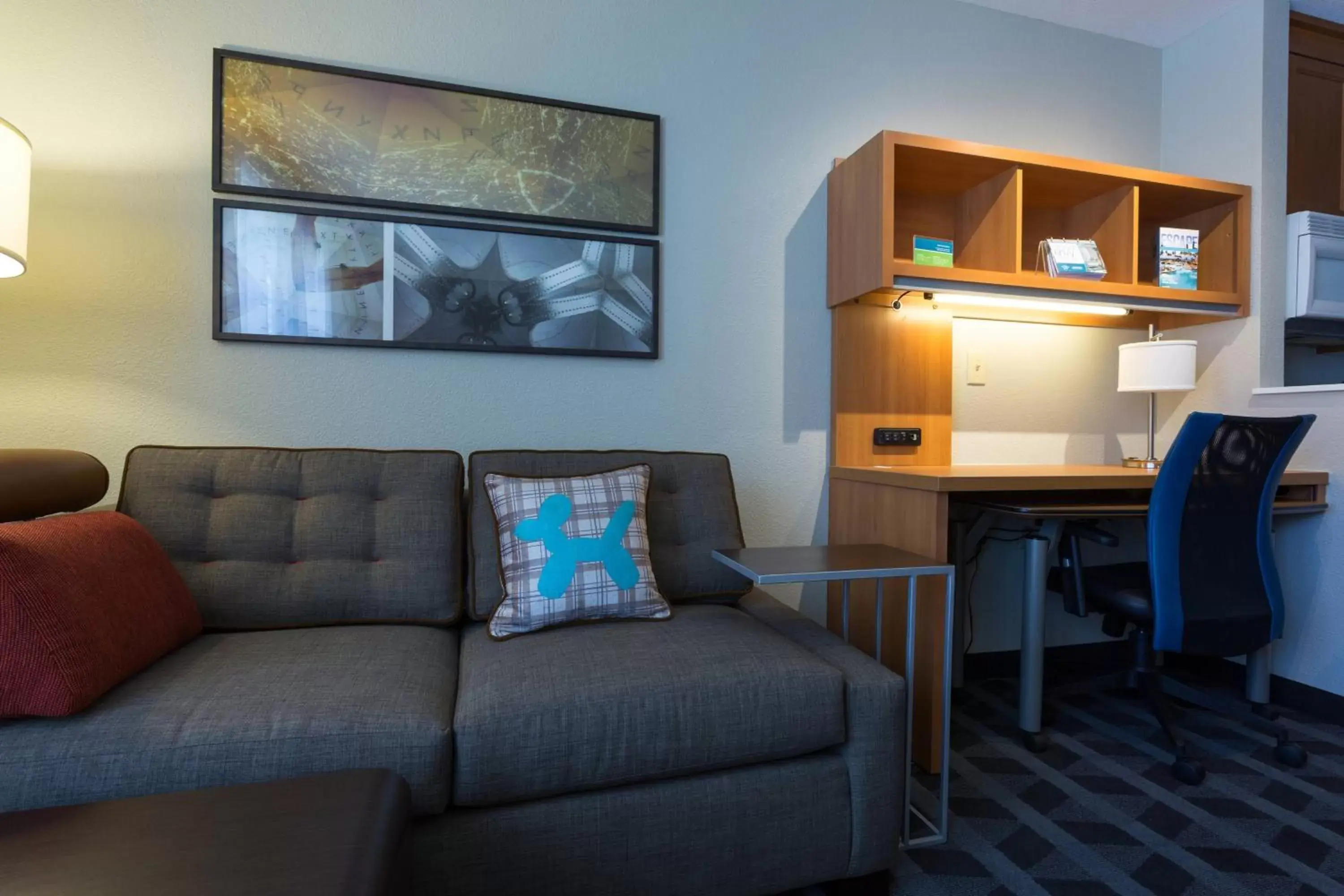 Photo of the whole room, Seating Area in TownePlace Suites Sunnyvale Mountain View