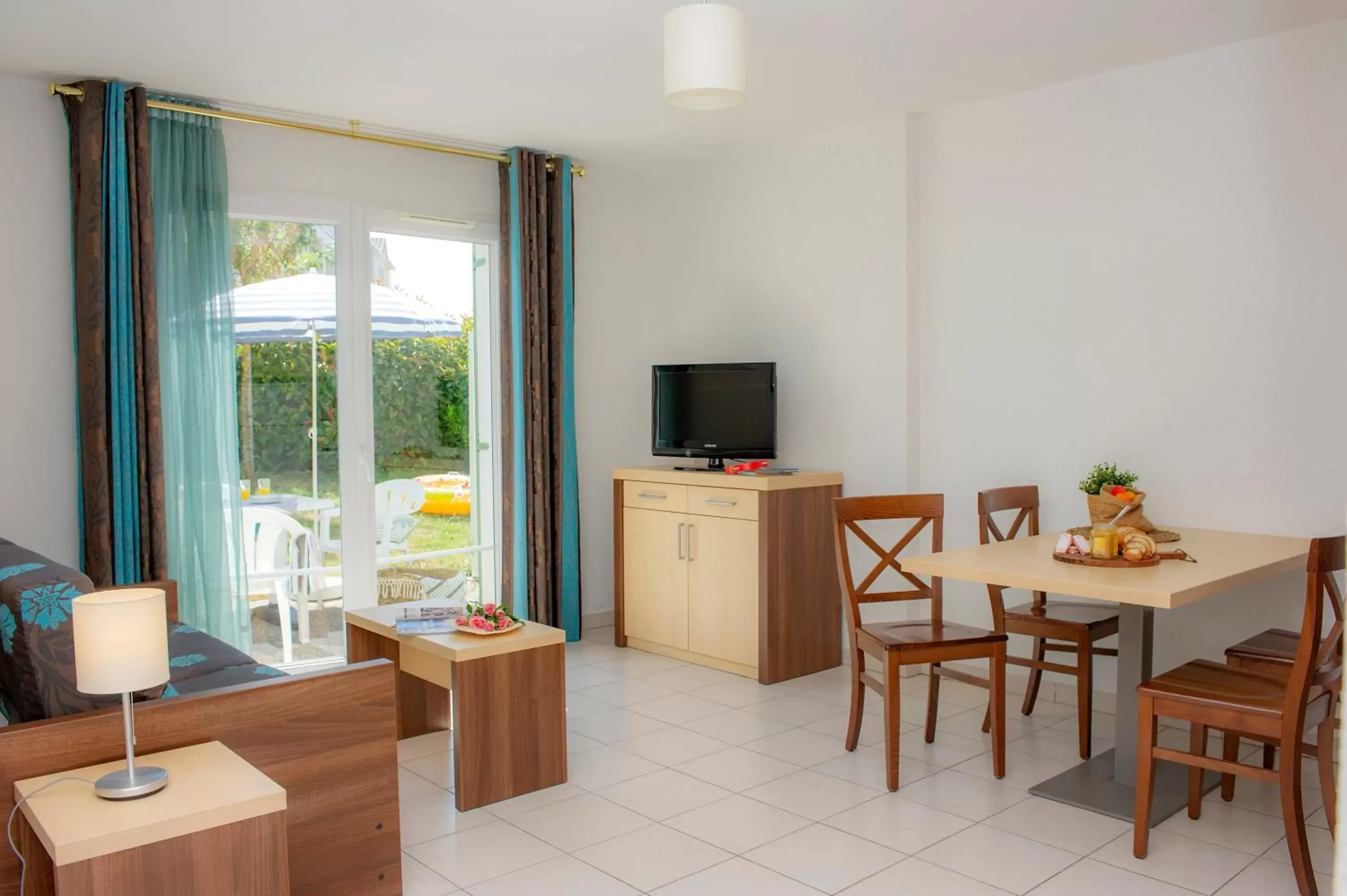 Living room, TV/Entertainment Center in Résidence Goélia La Grande Plage