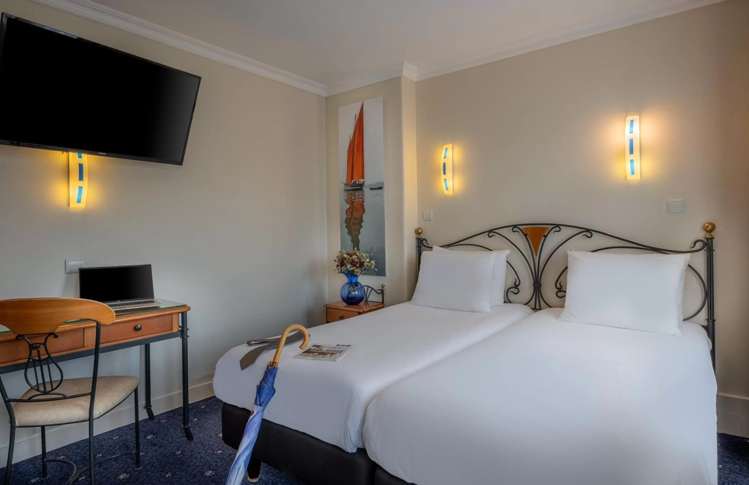 Bedroom, Bed in Hotel London