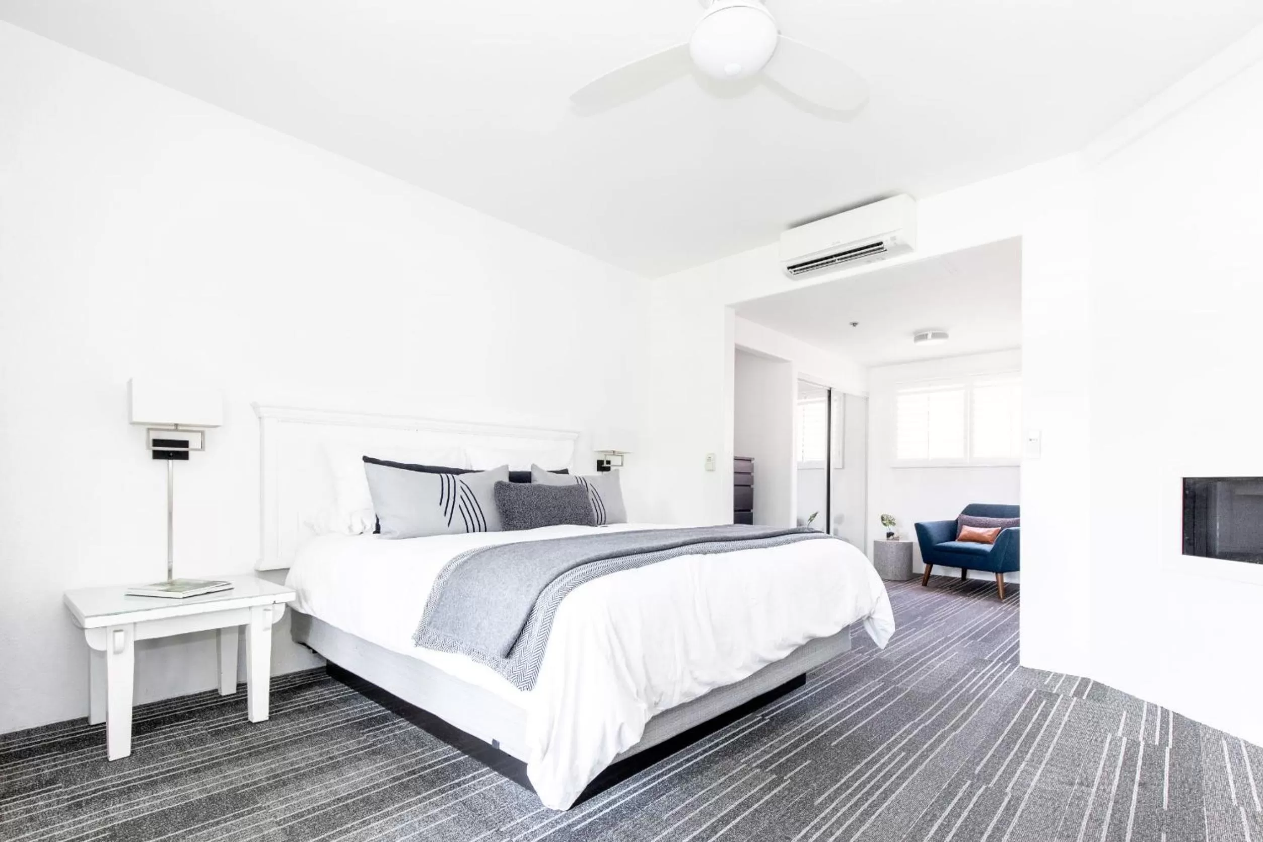 Bed in Alcazar Palm Springs