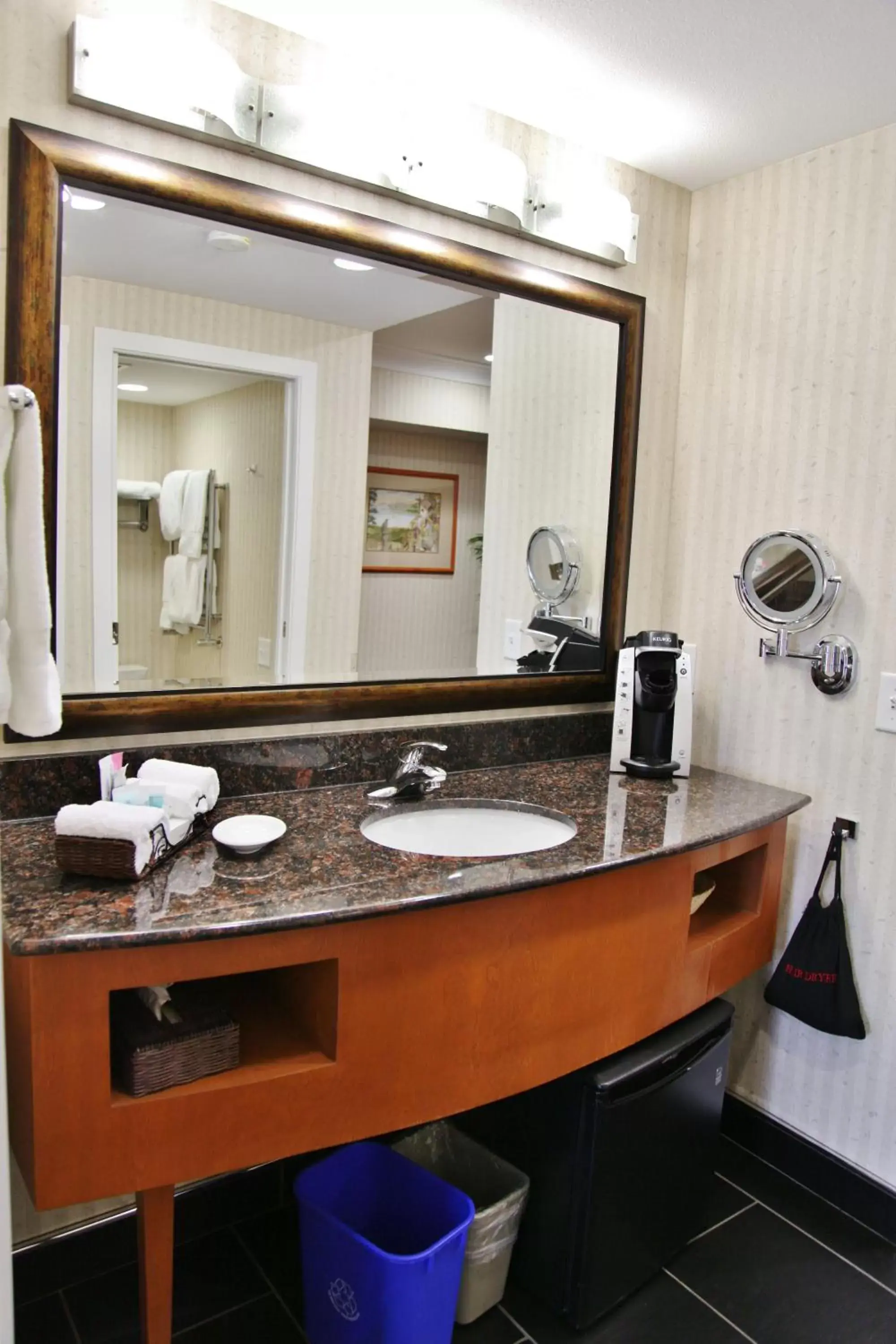 Bedroom, Bathroom in Best Western Plus Kelowna Hotel & Suites