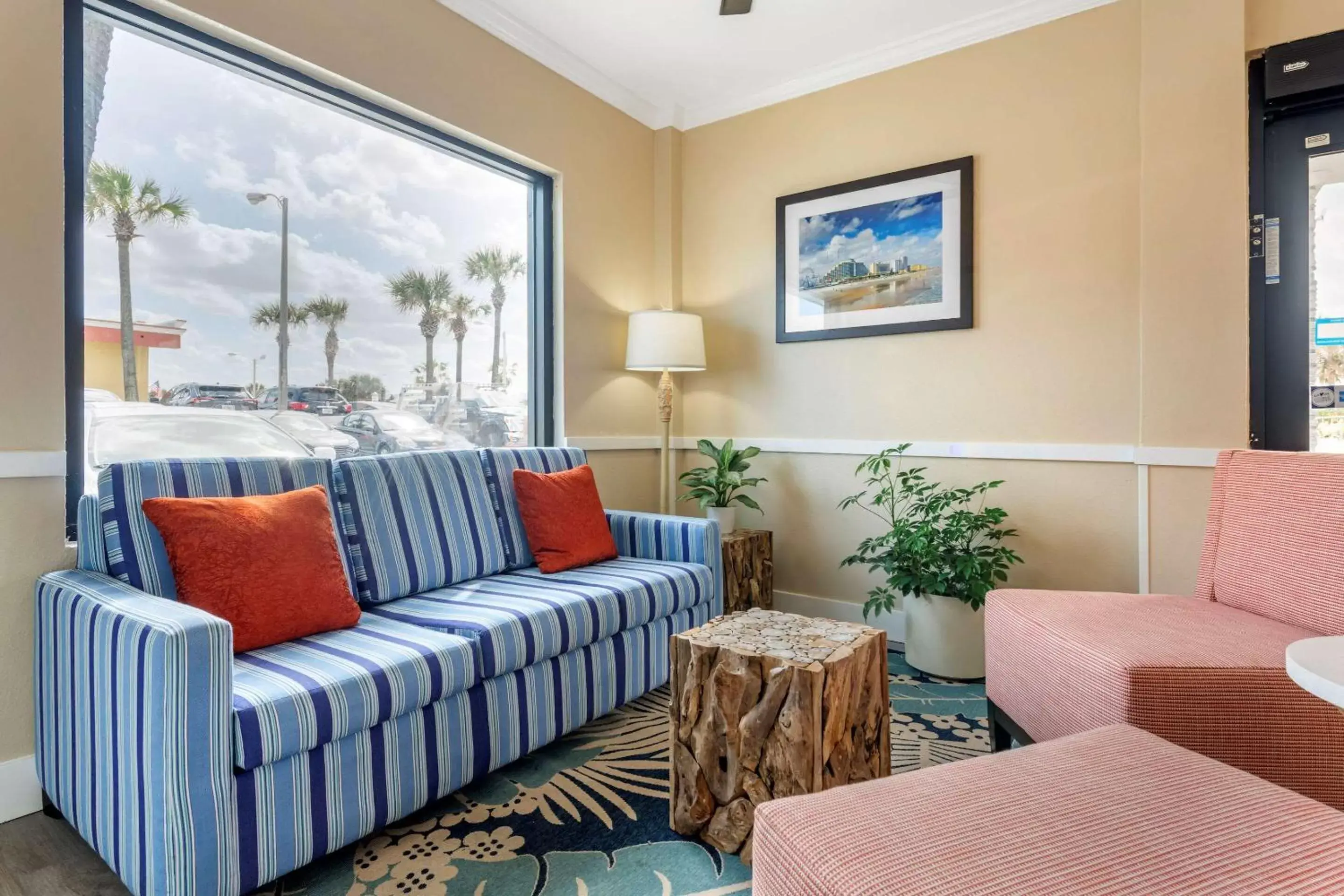 Lobby or reception, Seating Area in Comfort Inn & Suites Daytona Beach Oceanfront