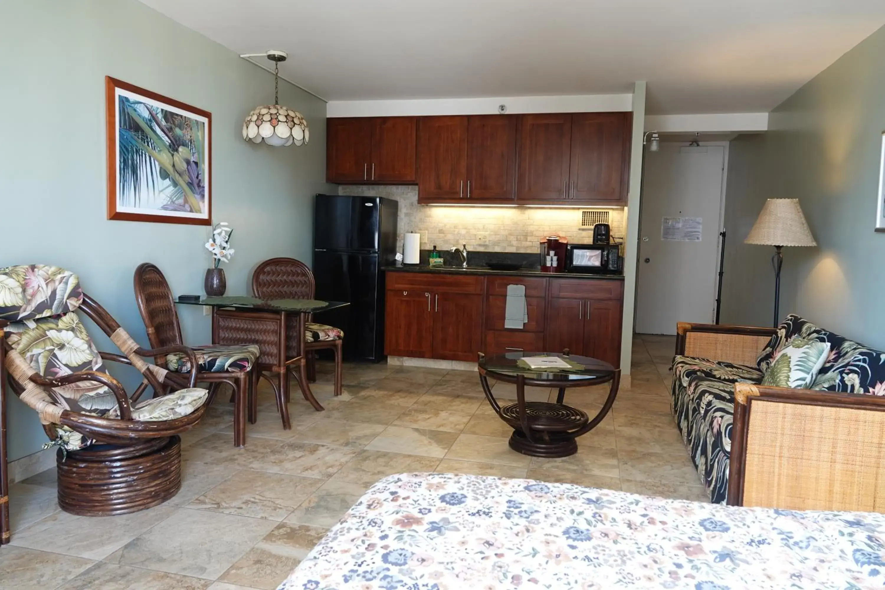 Kitchen or kitchenette in Tropical Studios at Marine Surf Waikiki - FREE PARKING - BEST LOCATION - FULL KITCHEN - SWIMMING POOL