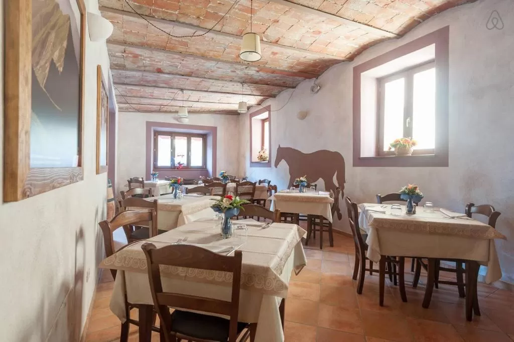 Restaurant/places to eat in Albergo Miramonti