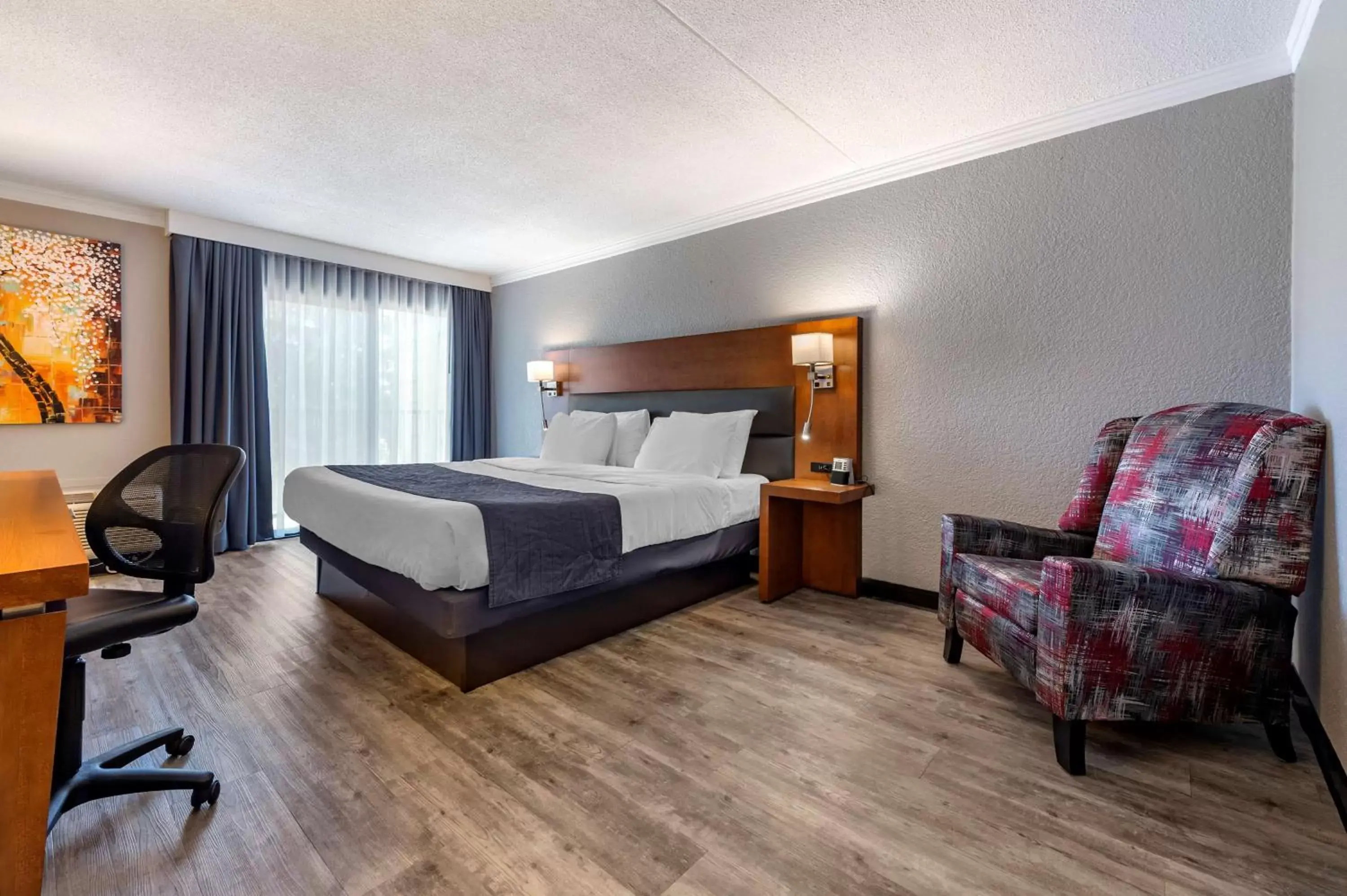Bedroom in Best Western Hotel Universel Drummondville