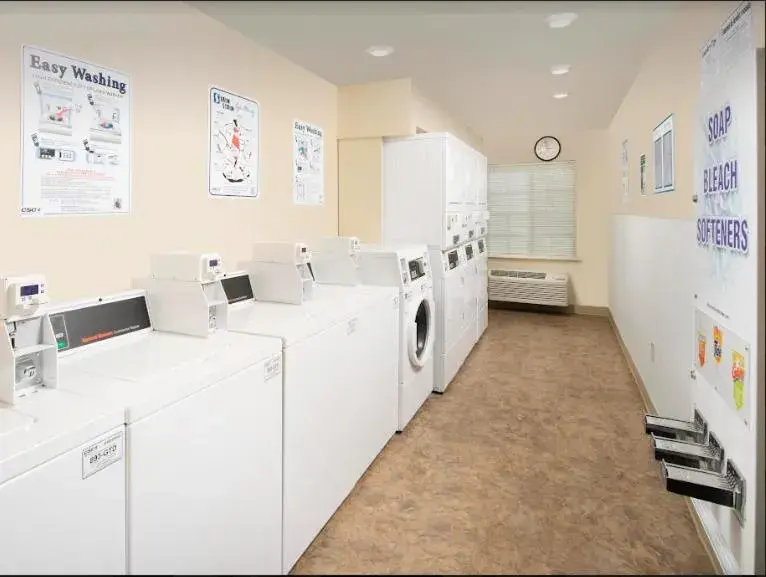 laundry, Kitchen/Kitchenette in Extended Stay America Select Suites - Indianapolis - Plainfield