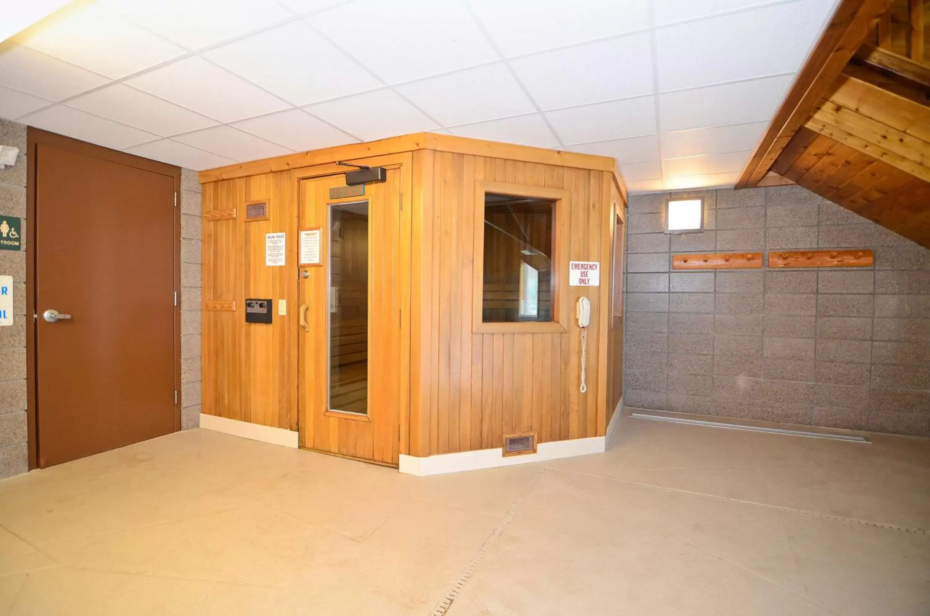 Sauna in Best Western Northwoods Lodge