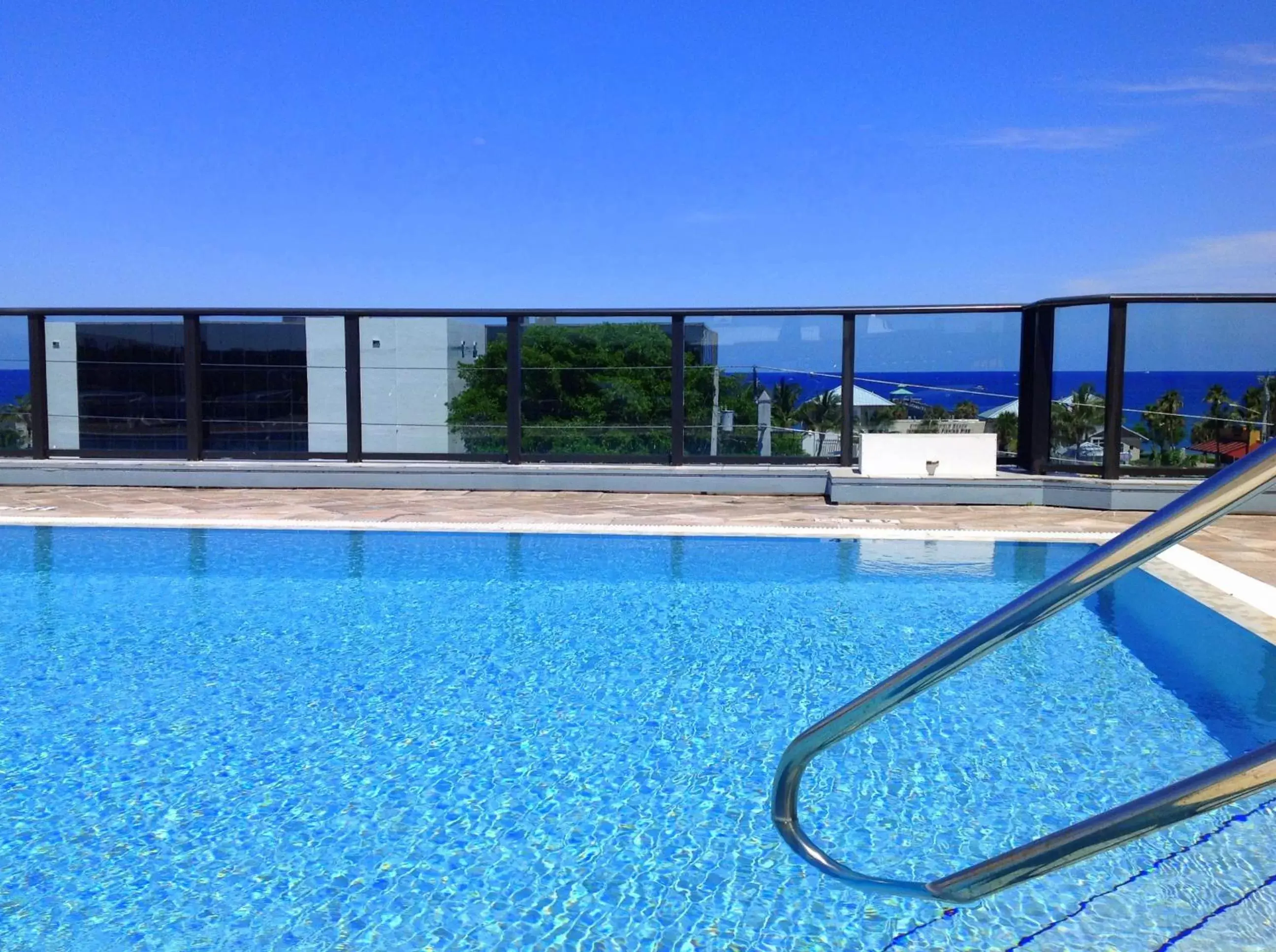 Pool view in Vistalmar Beach Resort Pool view in Vistalmar Beach Resort