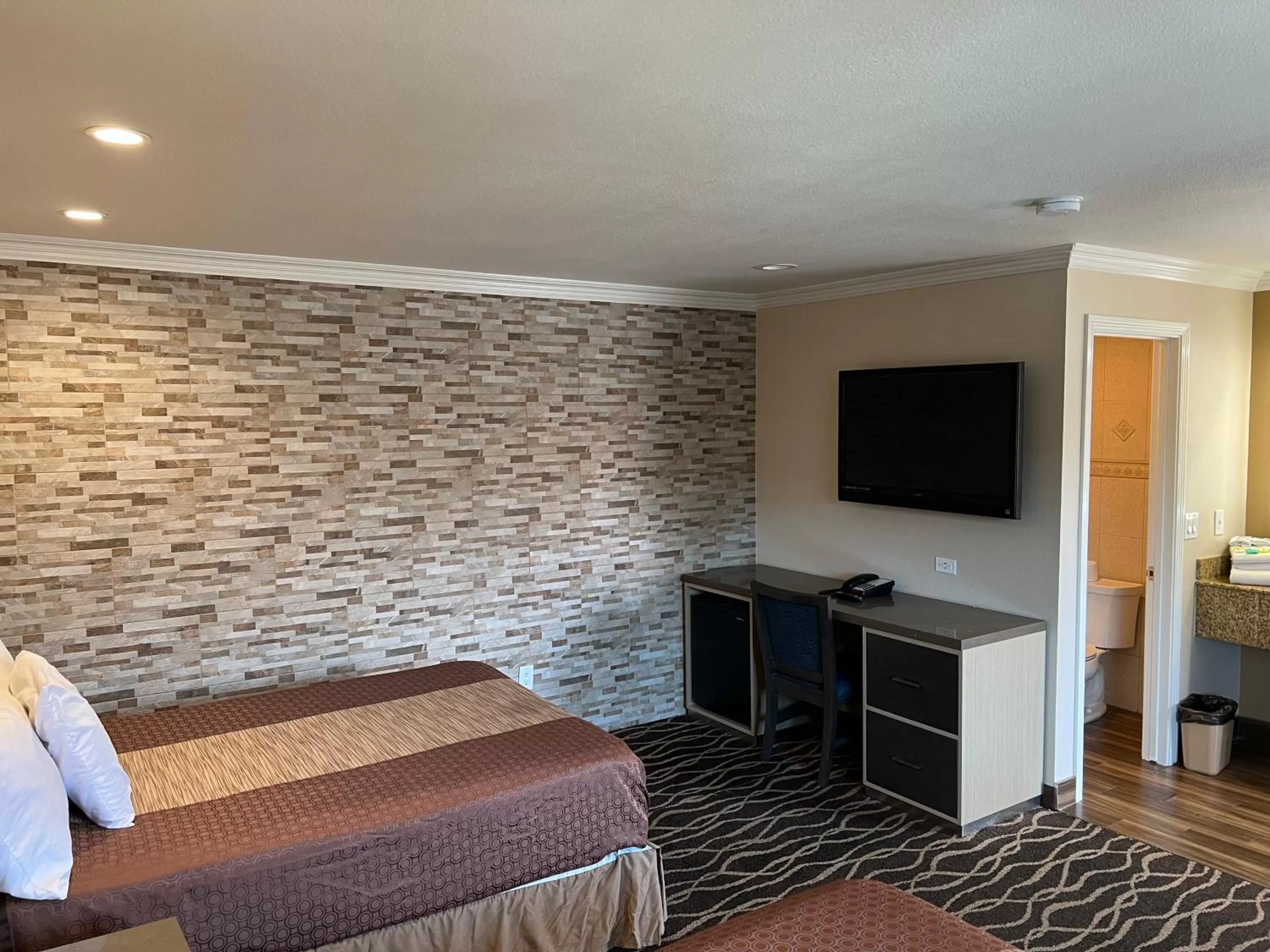 Bedroom, Bed in Walnut Inn & Suites West Covina