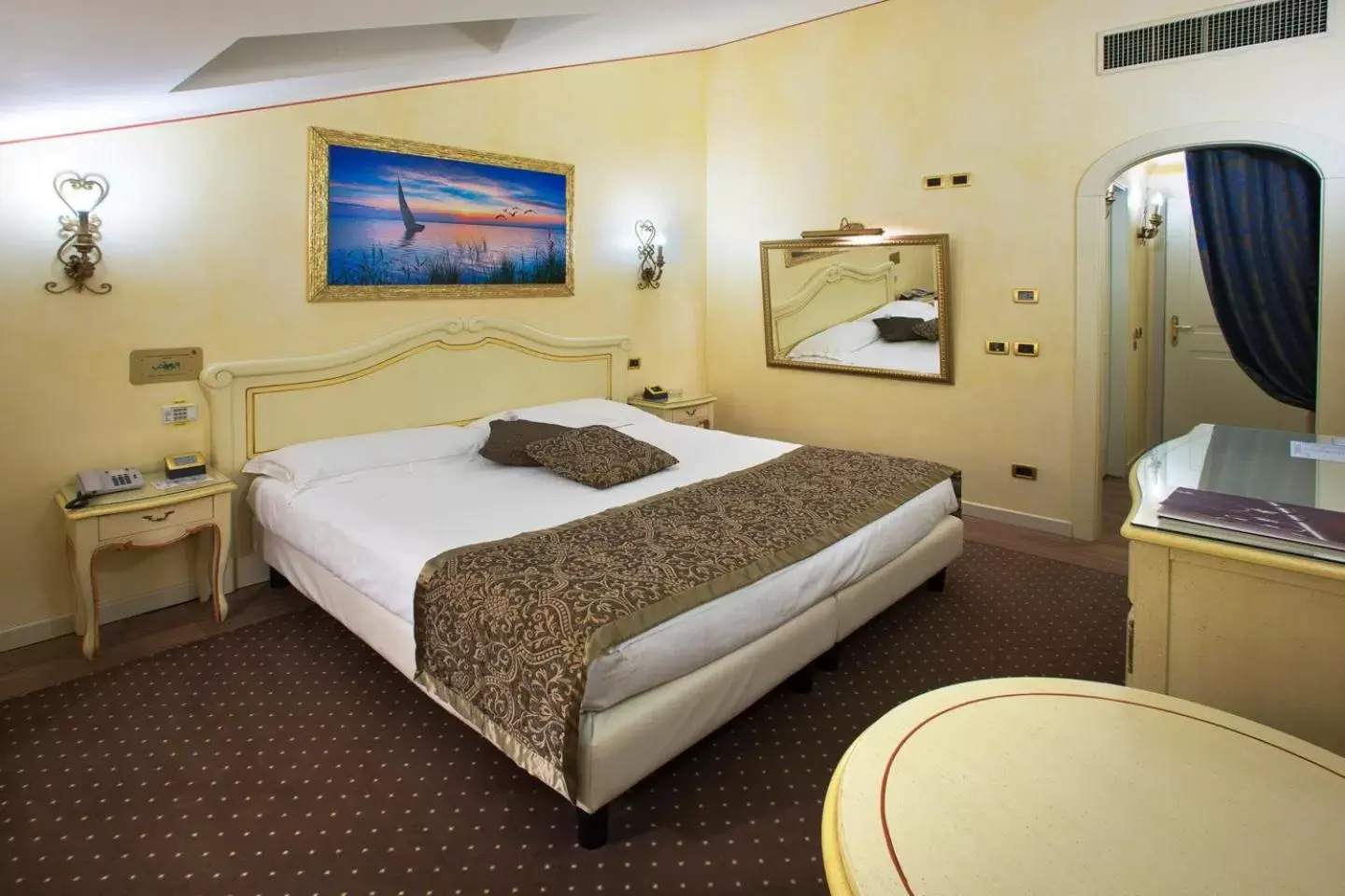 Photo of the whole room, Bed in Vip's Motel Luxury Accommodation & Spa