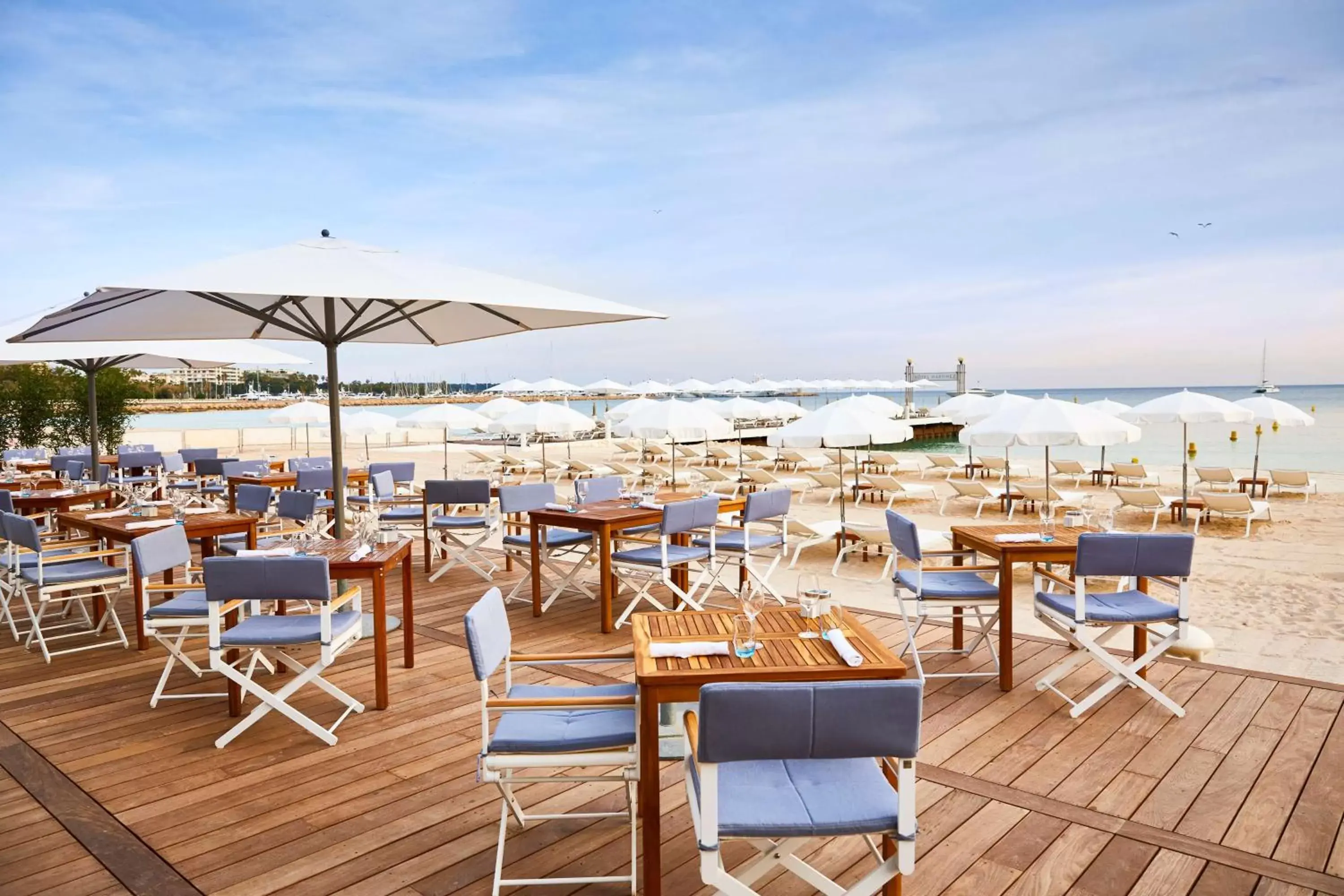 Beach, Restaurant/Places to Eat in Hôtel Martinez, in The Unbound Collection by Hyatt