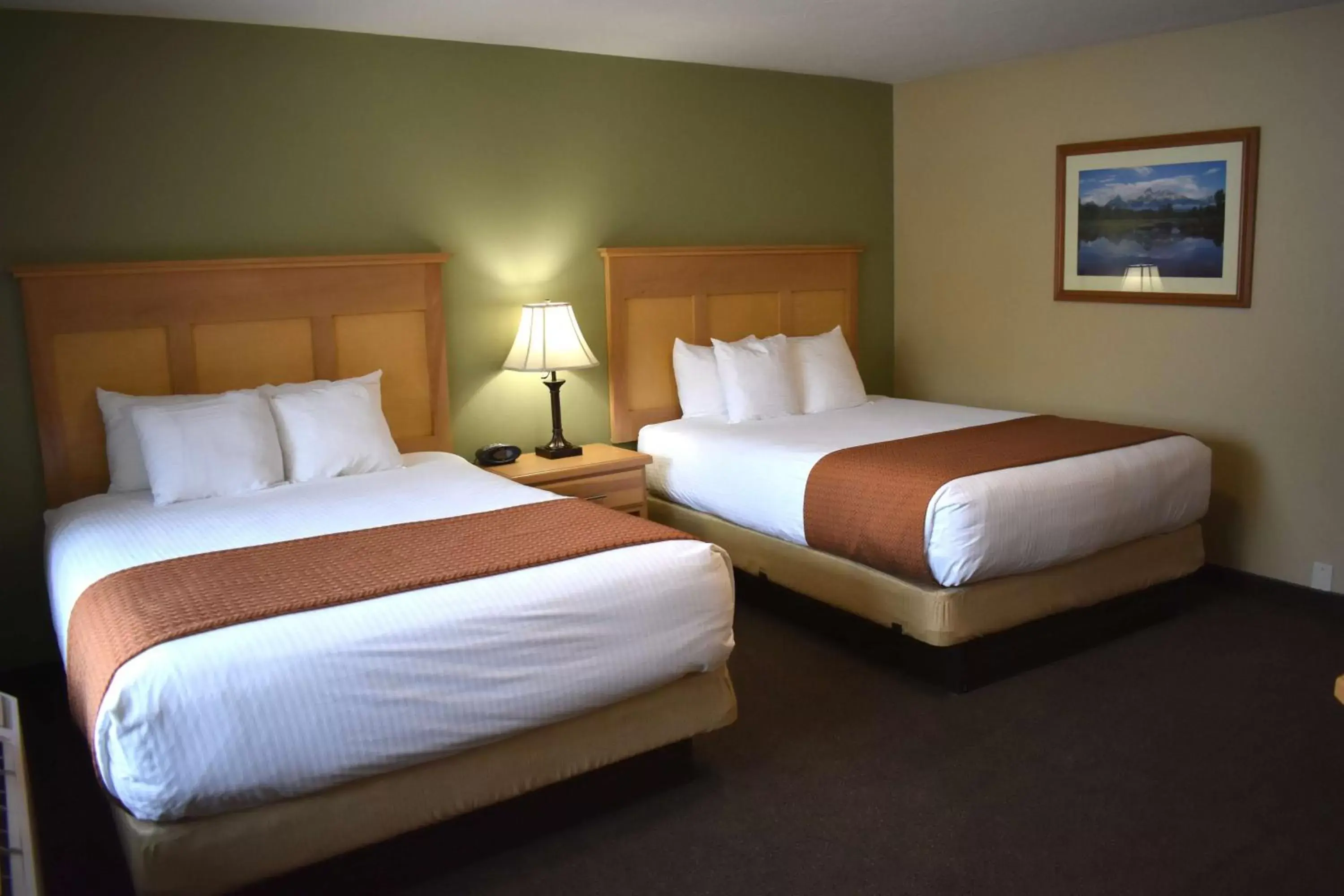 Photo of the whole room, Bed in Best Western Driftwood Inn