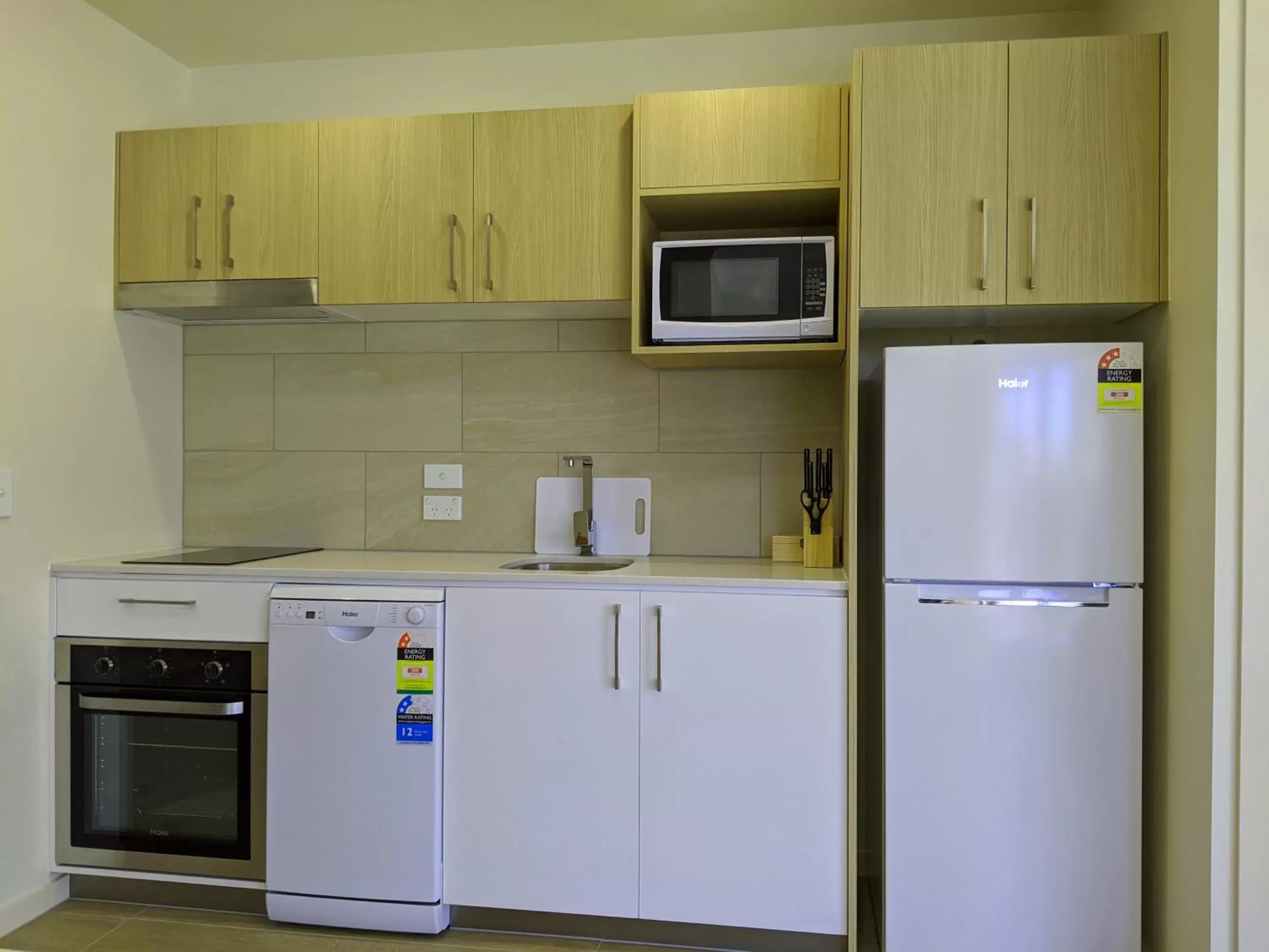 Kitchen or kitchenette, Kitchen/Kitchenette in The Windsor Apartments and Hotel Rooms, Brisbane