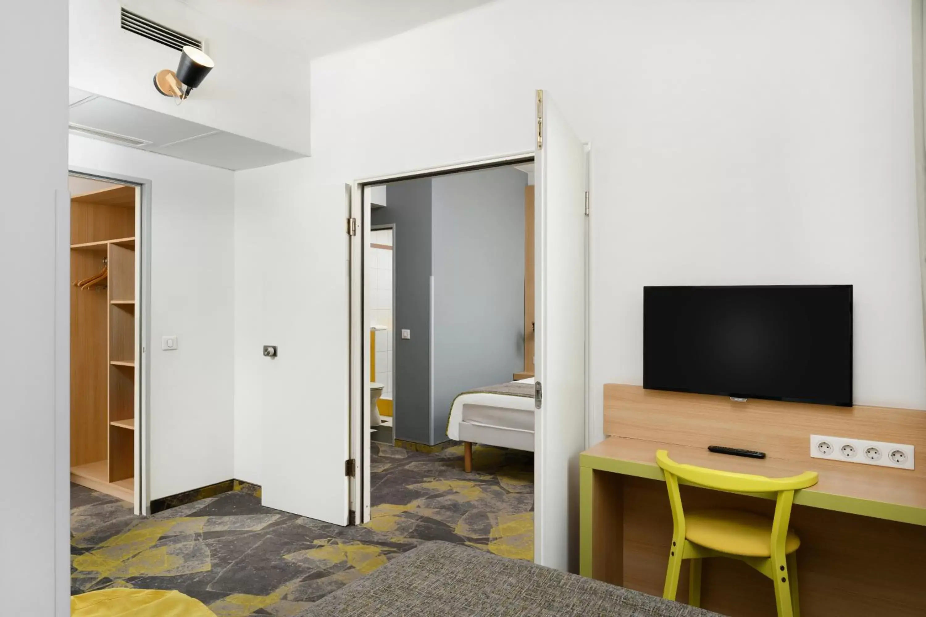 Family, TV/Entertainment Center in Ibis Styles Budapest City