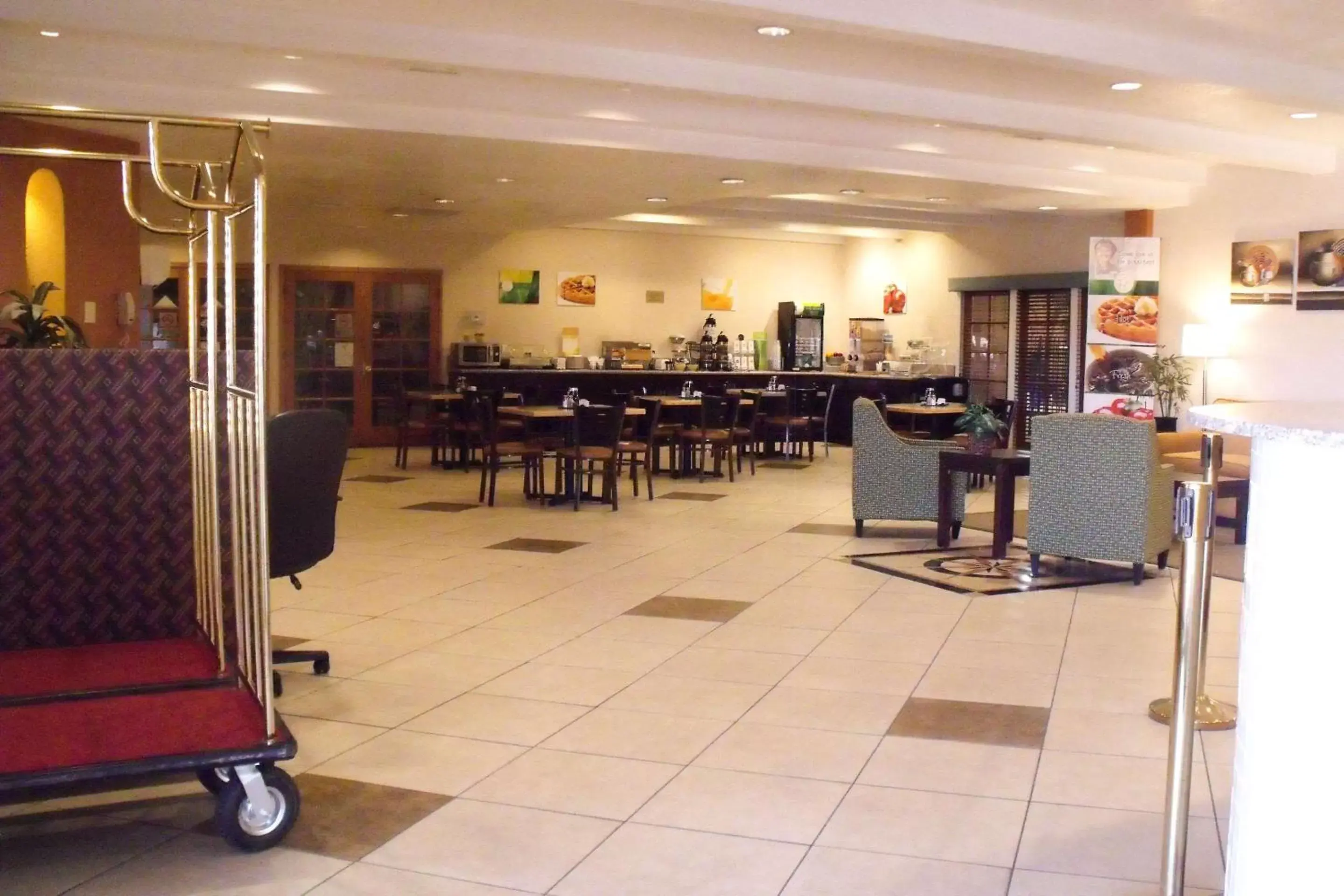 Lobby or reception, Restaurant/Places to Eat in Quality Inn Winslow I-40