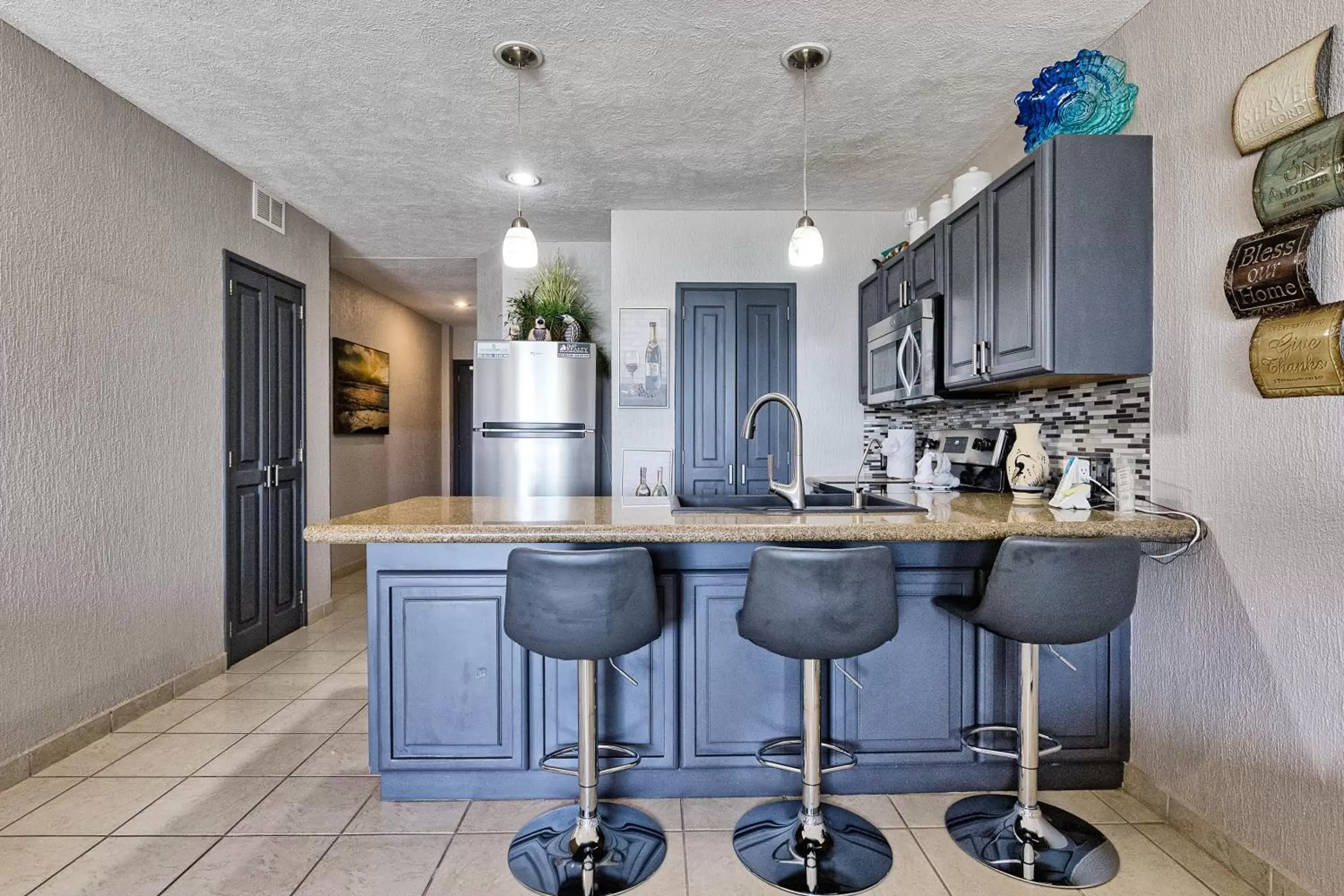 Seating area, Kitchen/Kitchenette in Sonoran Sea 310-W - Modern 1 bedroom