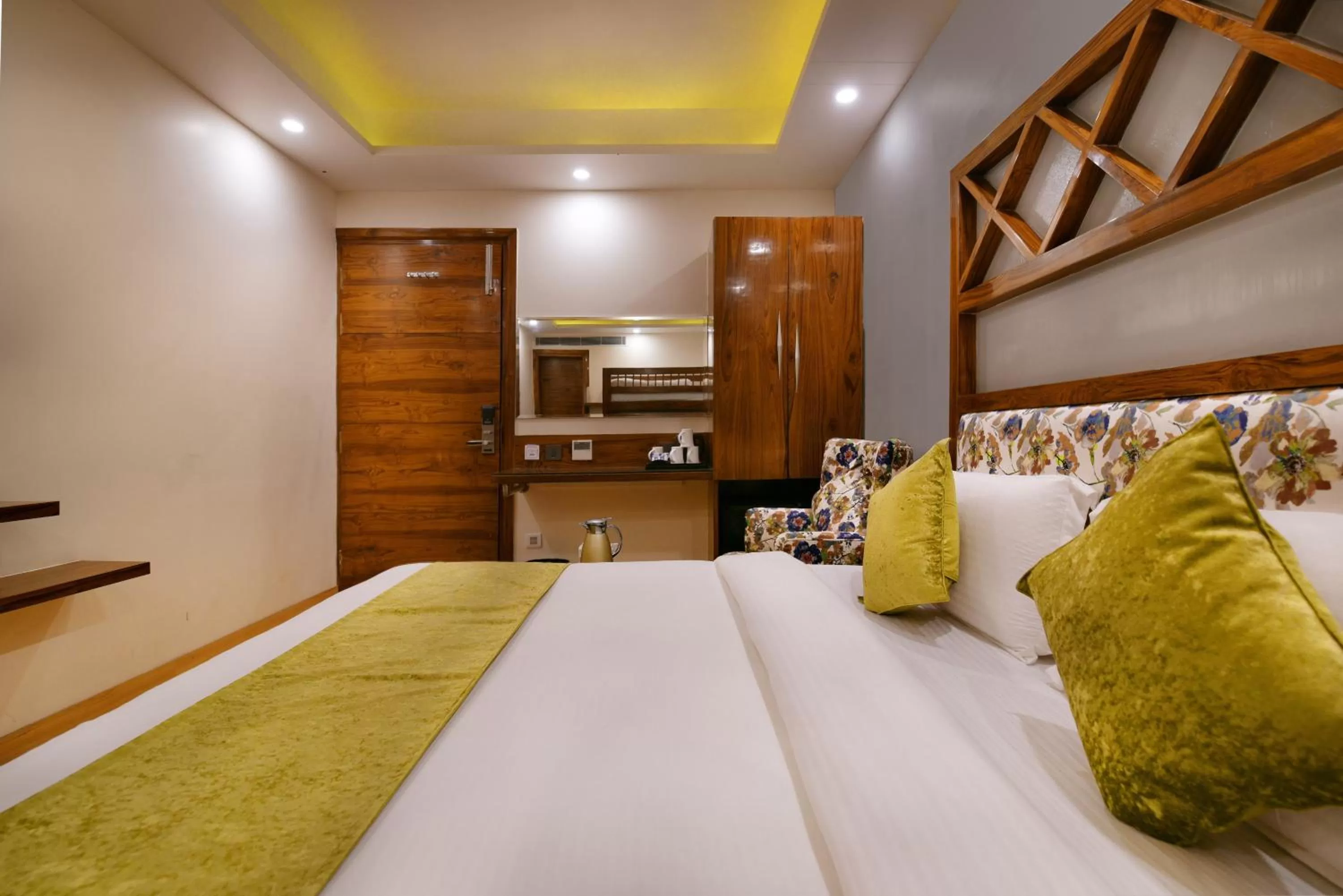 Bed in Hotel Blue Pearl - Free Airport Pick up