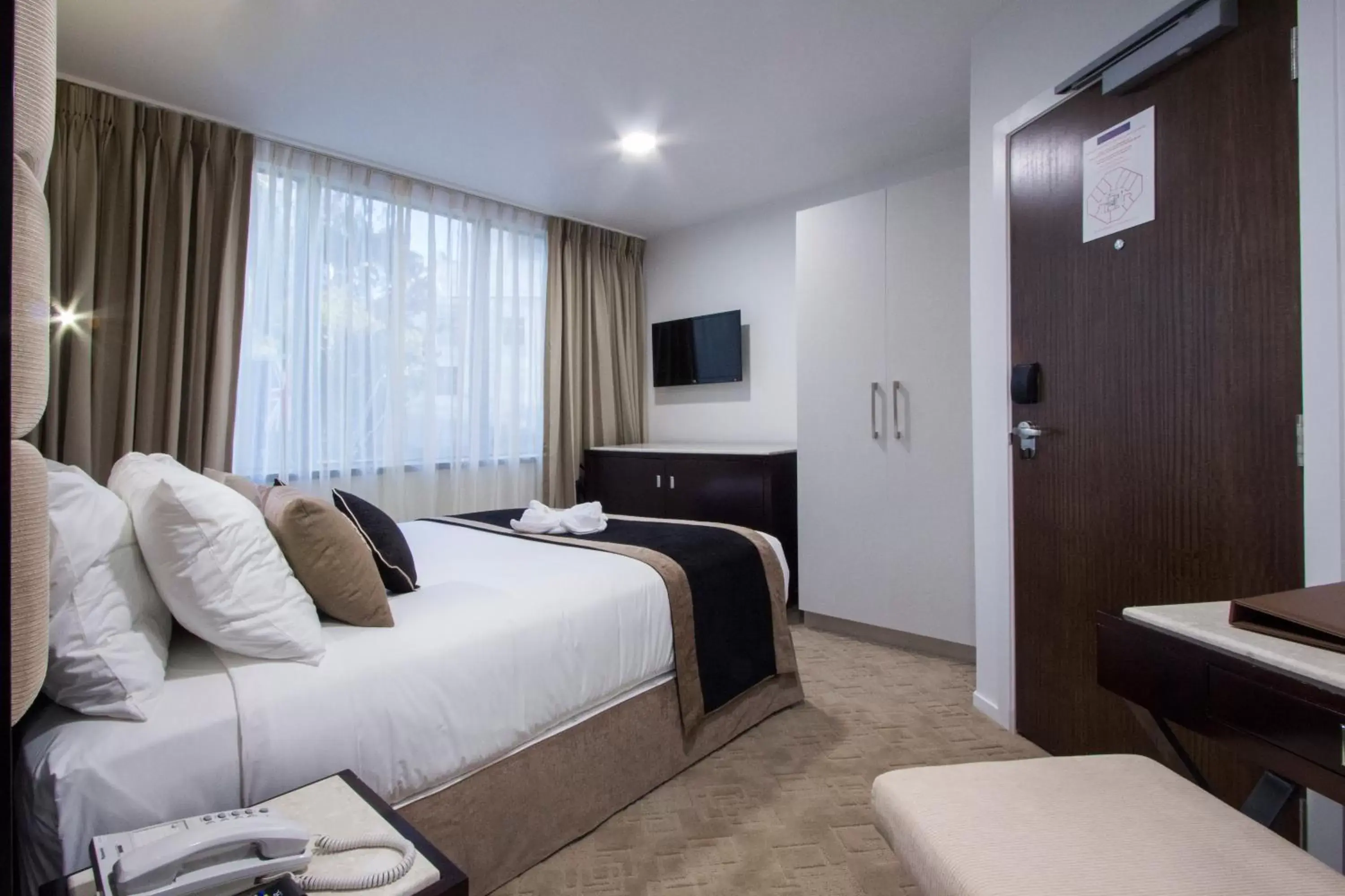 Bed, Room Photo in VR Queen Street Hotel & Suites