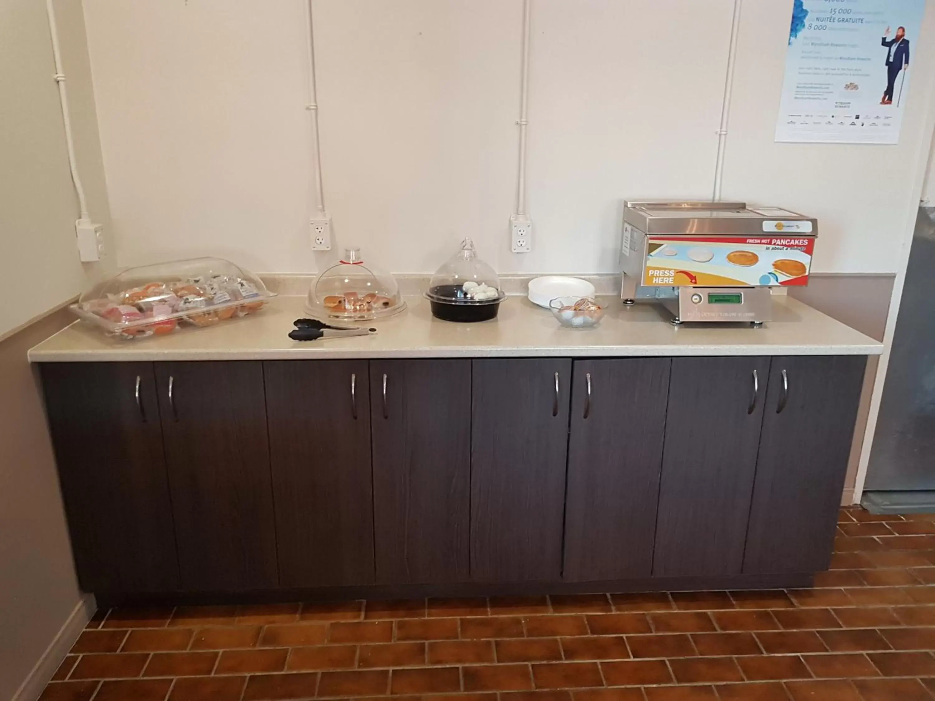 Food, Kitchen/Kitchenette in Travelodge by Wyndham Baie Comeau
