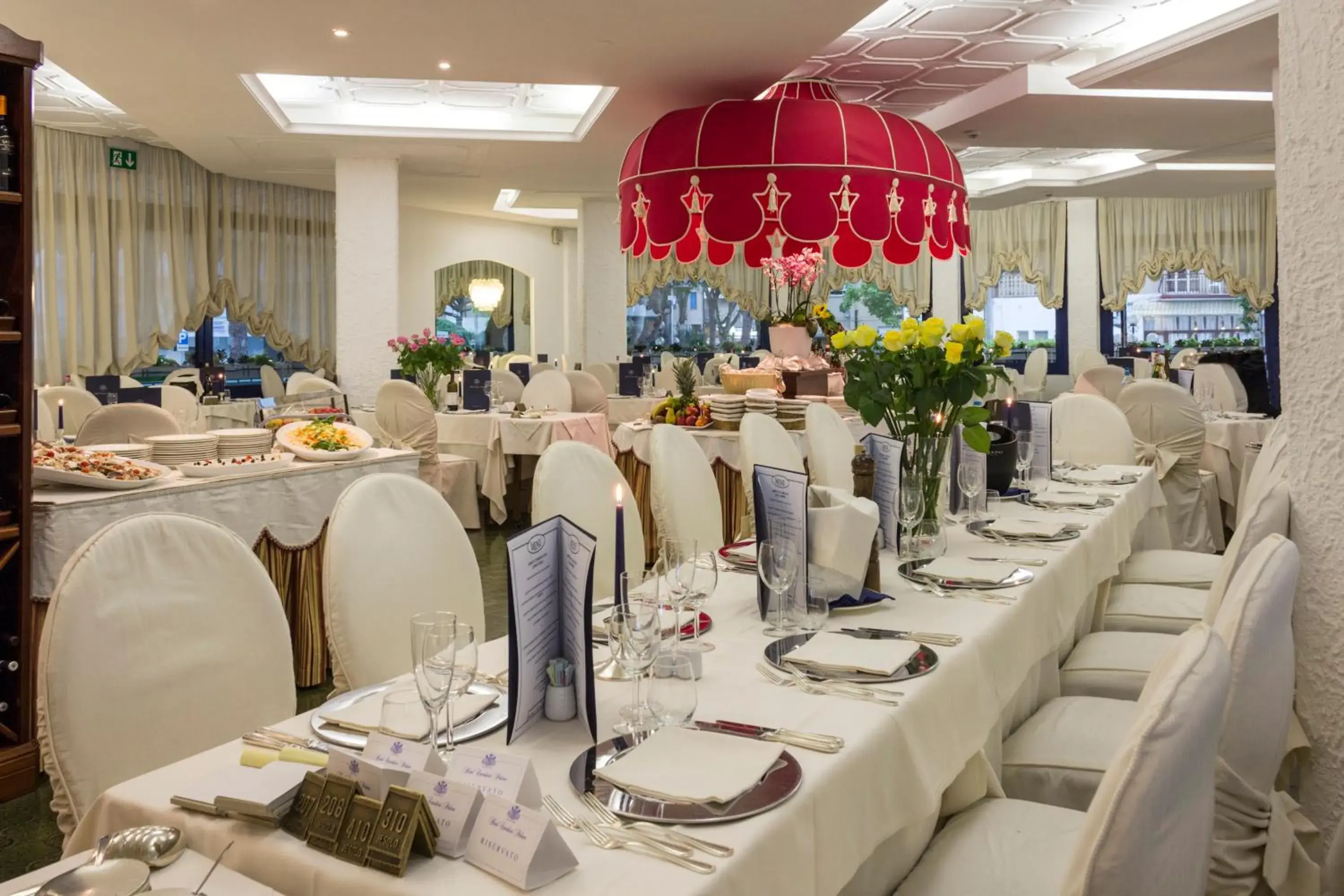 Restaurant/Places to Eat in Hotel Cavalieri Palace